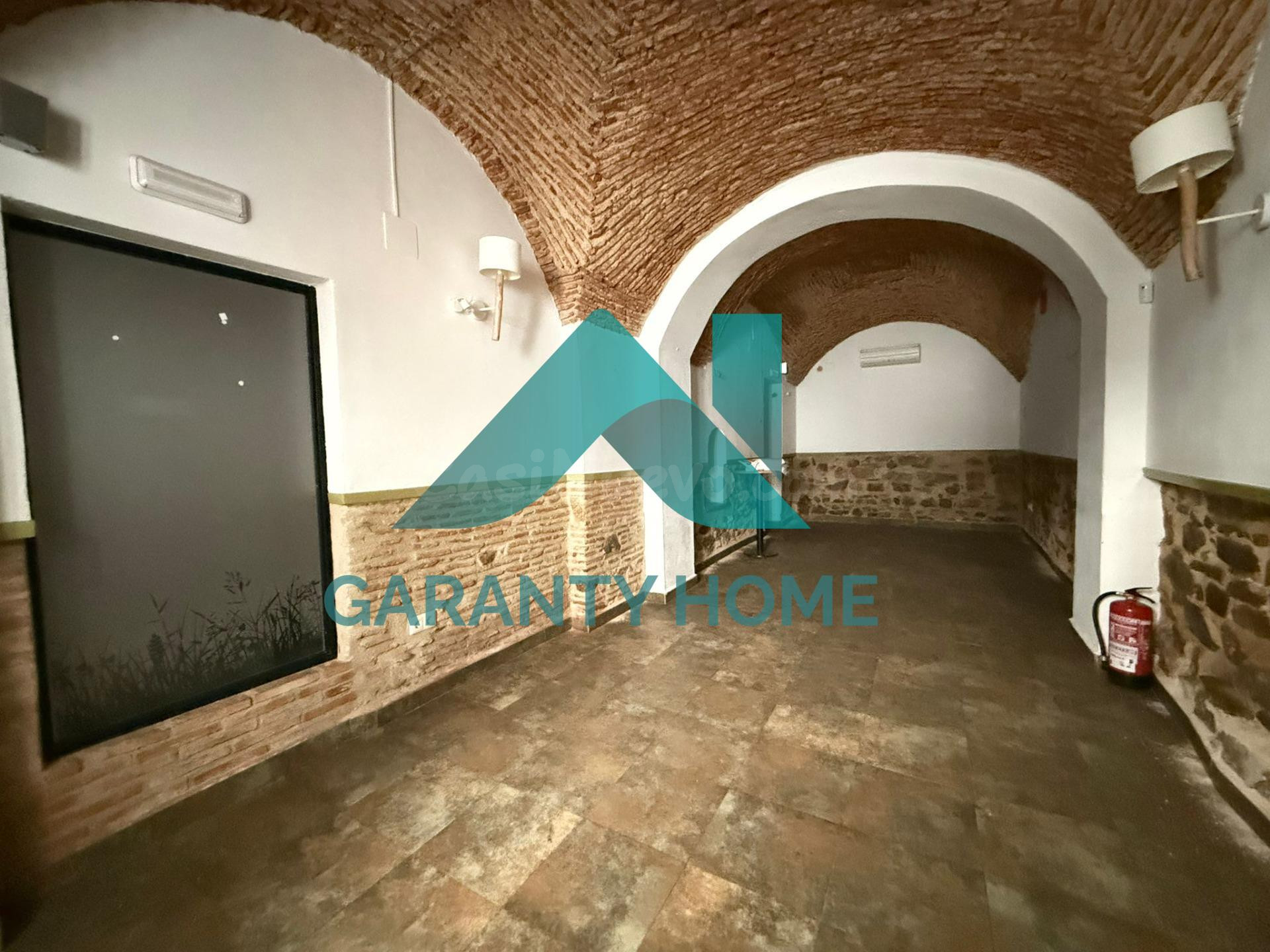 ¡LOCAL COMERCIAL EN VENTA EN CÁCERES – ZONA PIZARRO! ✨ - foto 4