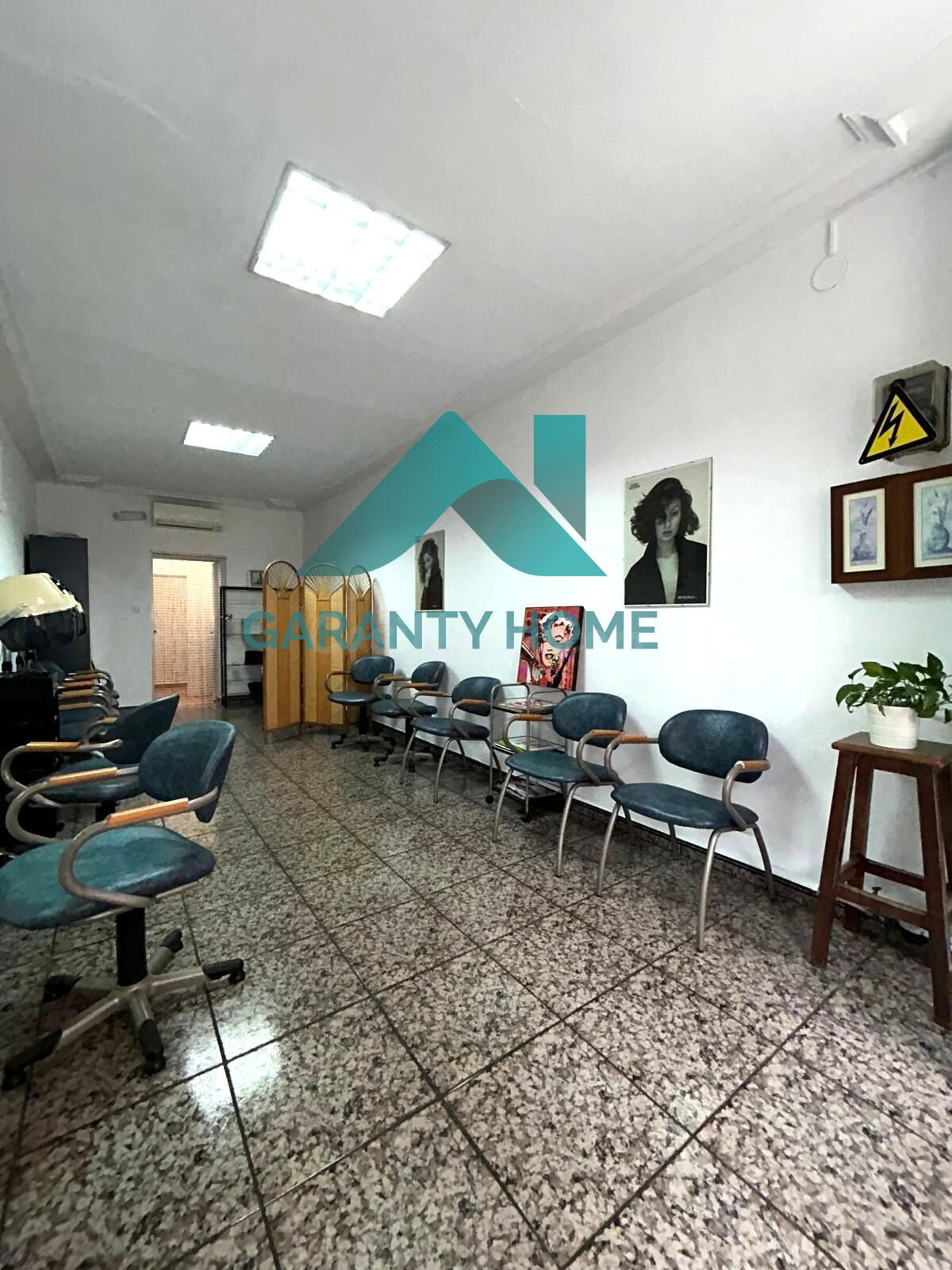 ¡LOCAL COMERCIAL EN LA MADRILA – PLAZA DE BRUSELAS, CÁCERES! ✨