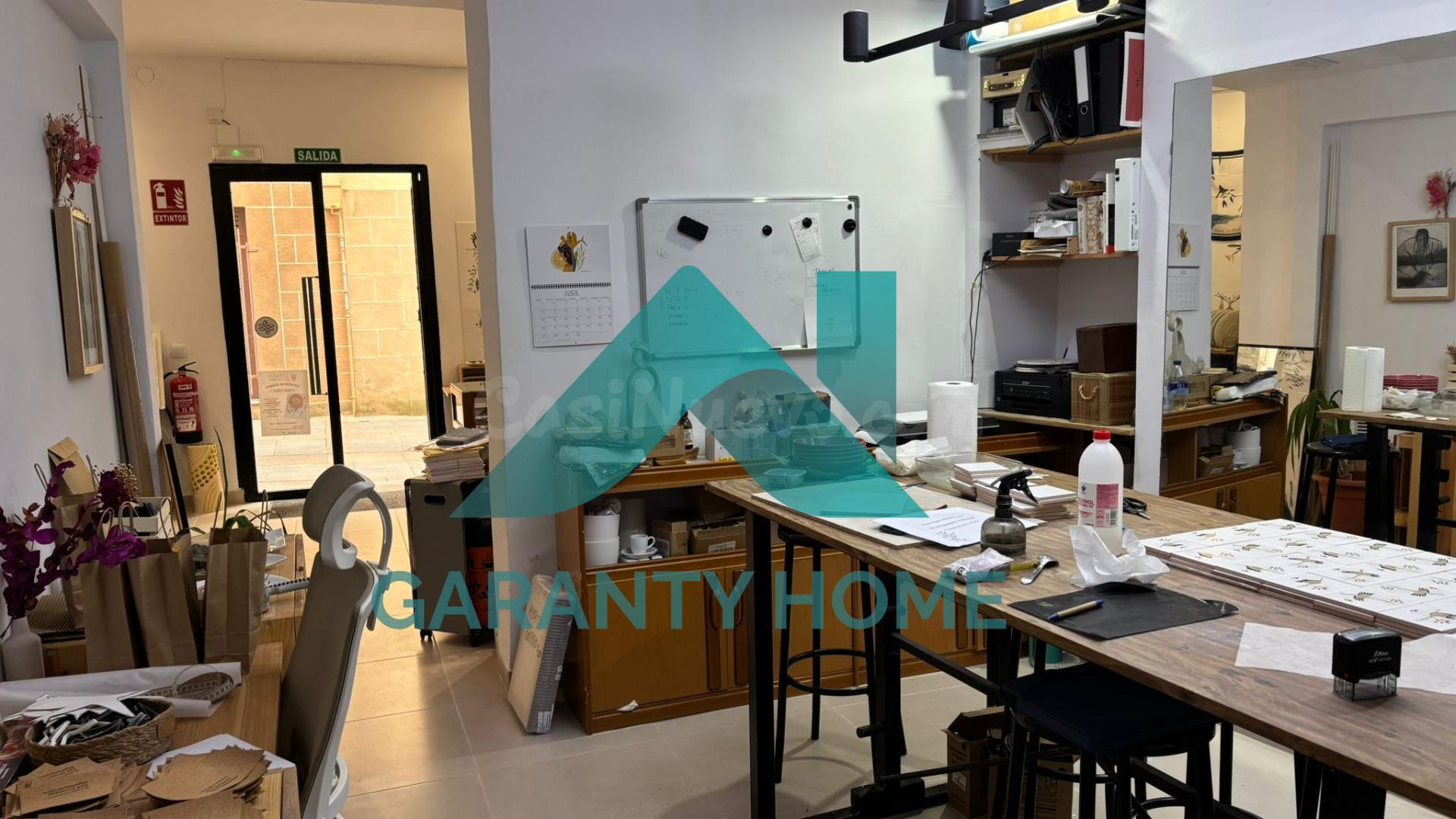 ¡LOCAL COMERCIAL EN PLENO CENTRO DE CÁCERES! ✨