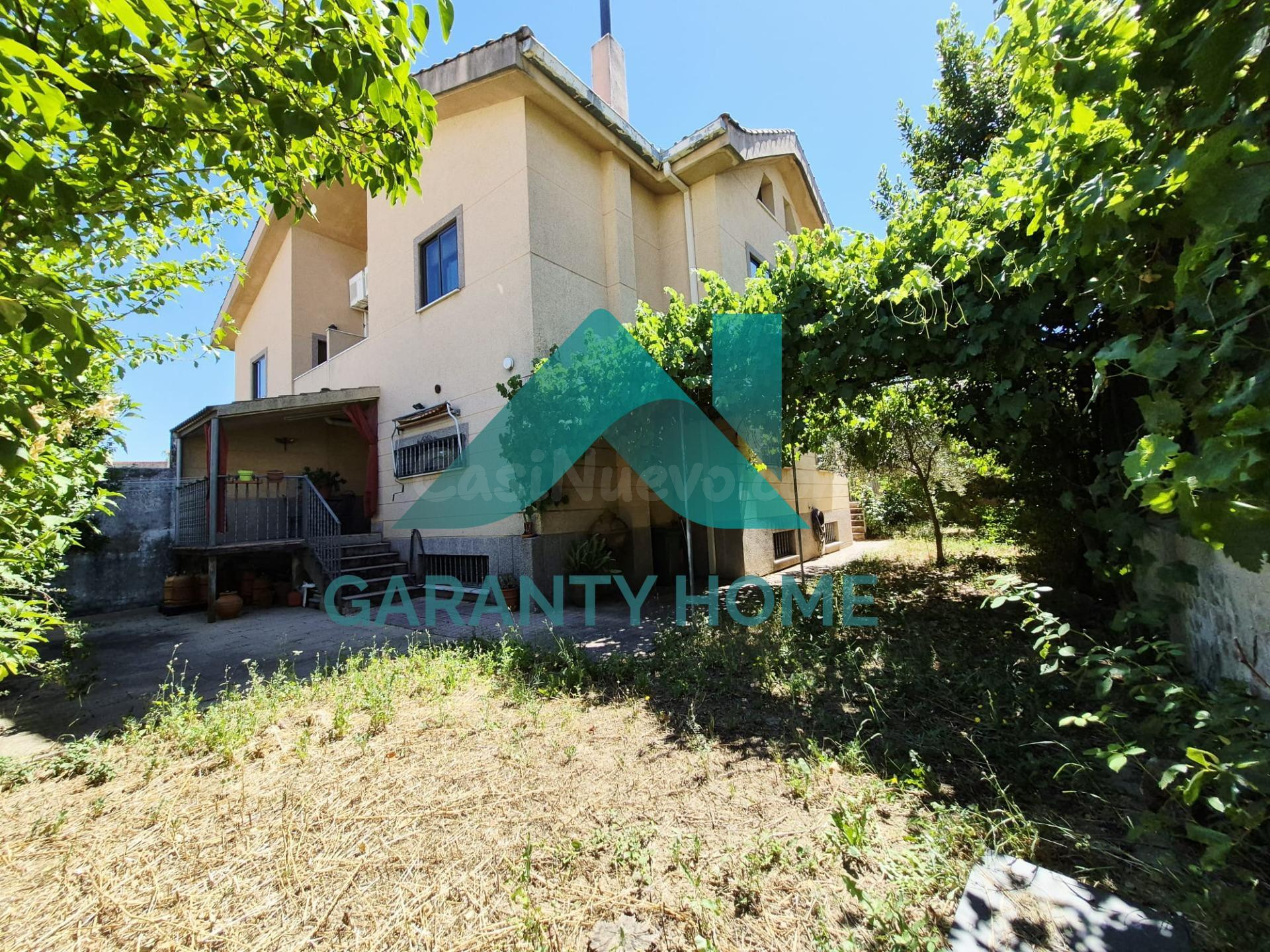 SE VENDE CASA EN R66 – AMPLIA, CON JARDÍN Y EXCELENTES PREST - foto 2
