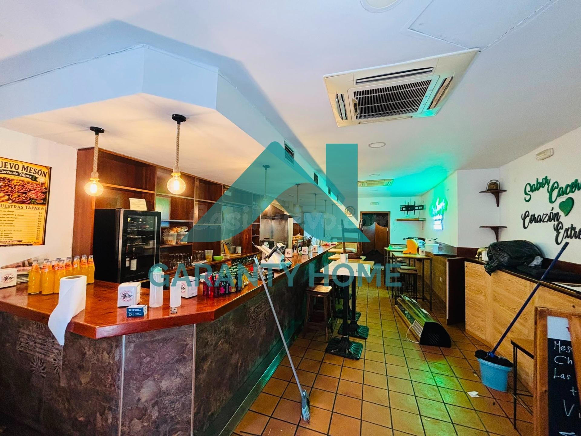 ¡SE ALQUILA BAR EN ZONA CÁNOVAS!