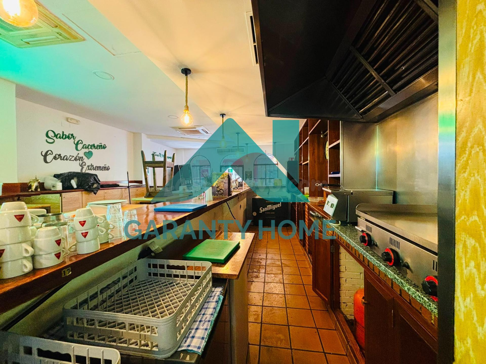 ¡SE ALQUILA BAR EN ZONA CÁNOVAS! - foto 2