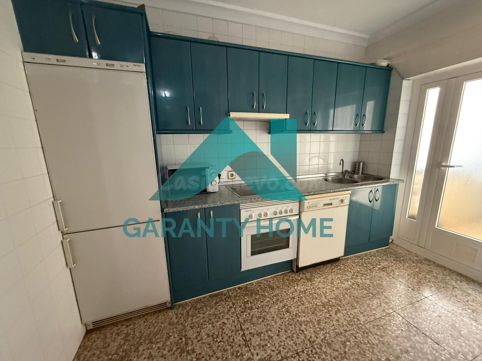 ¡SE ALQUILA PISO ZONA HERNÁN CORTÉS! - foto 3