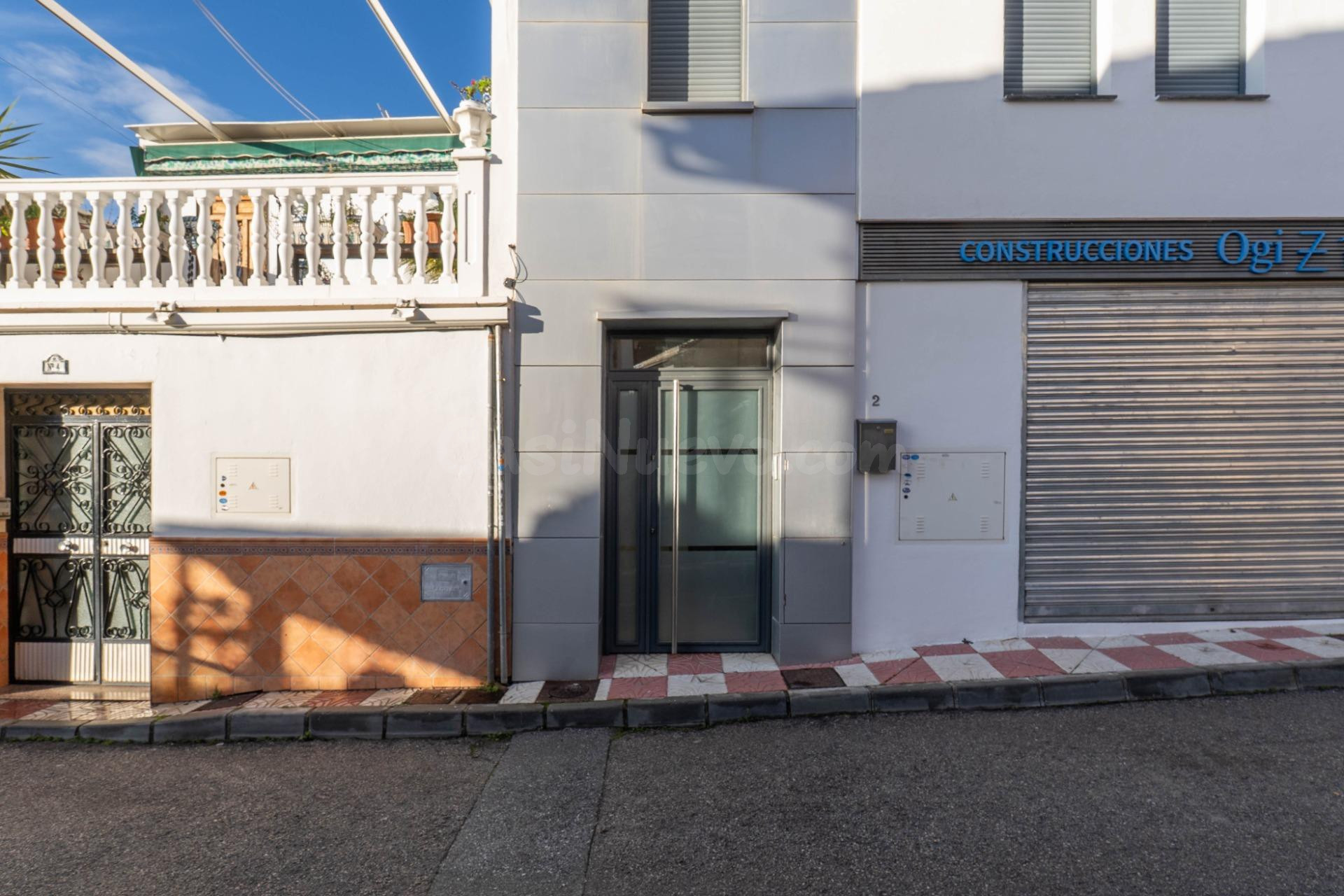 Casa adosada en esquina - foto 4