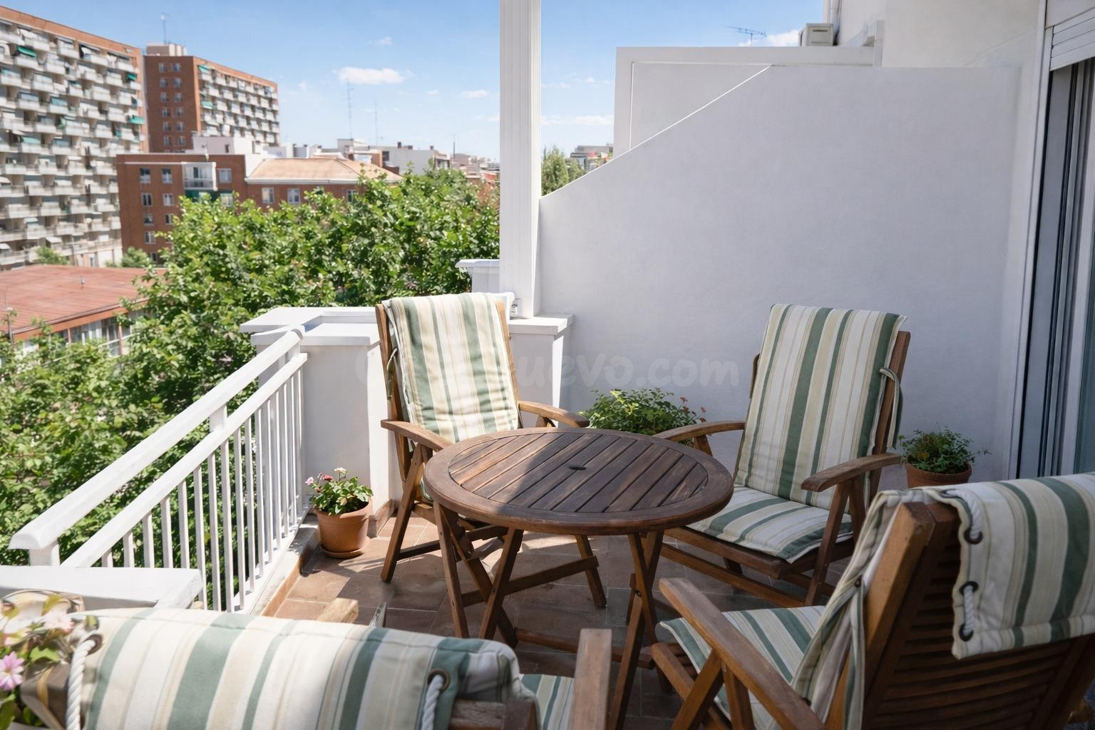 Quinta planta con terraza y vistas despejadas en plena Calle Alcalá - foto 2