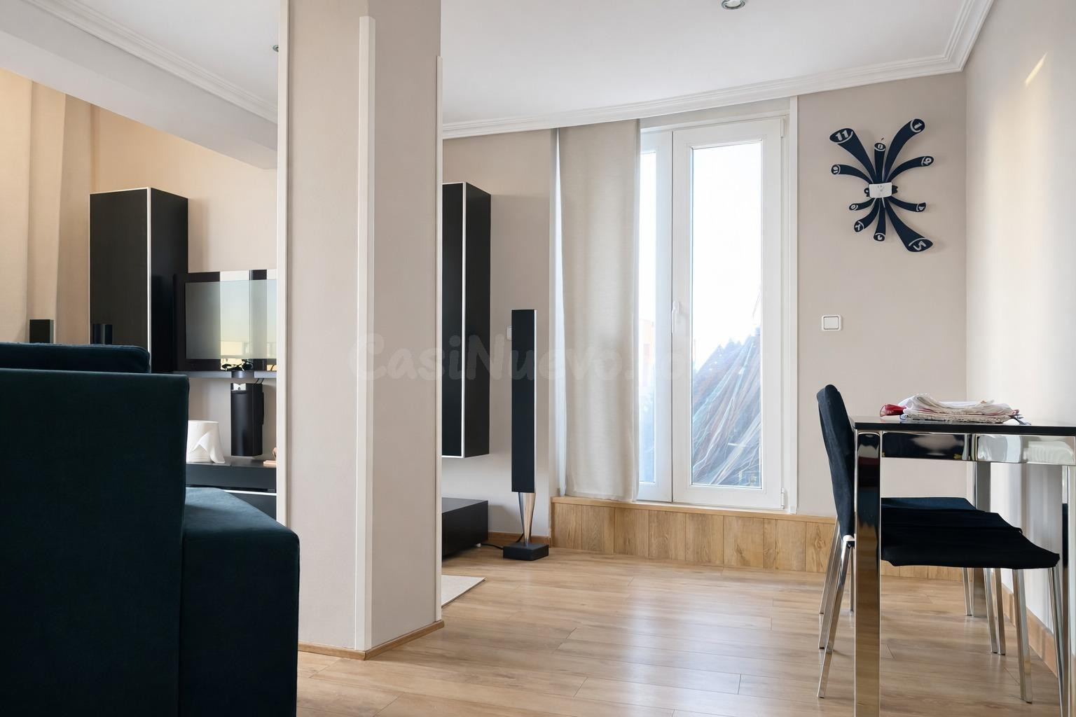 Quinta planta con terraza y vistas despejadas en plena Calle Alcalá - foto 3