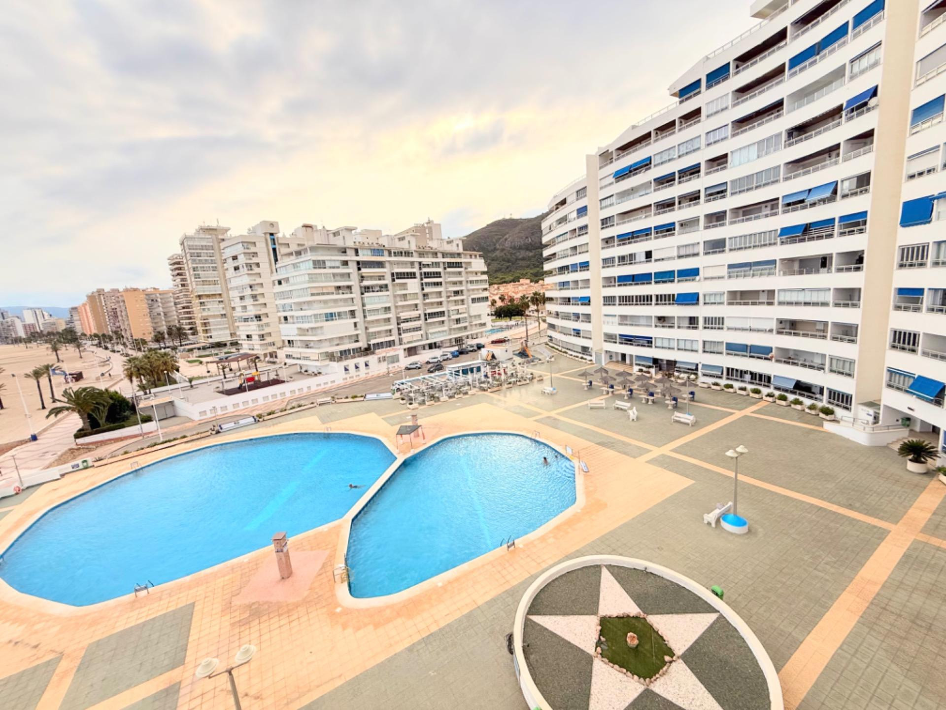 APARTAMENTO EN 1ª LINEA DE MAR CON PISCINA - foto 3