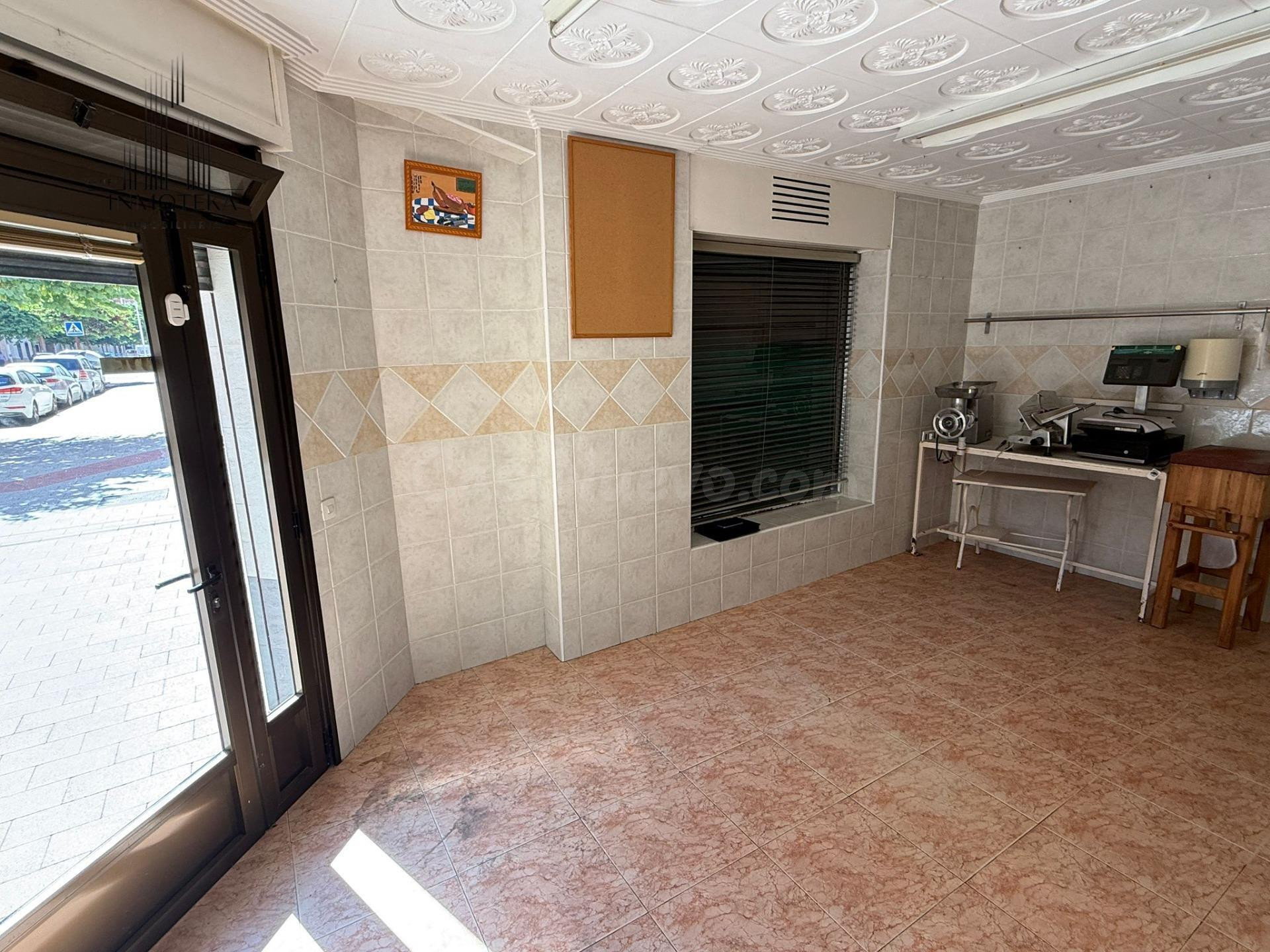 REF: C111 GRUPO INMOTEKA INMOBILIARIA VENDE LOCAL COMERCIAL ZONA PILAR/FERIA
