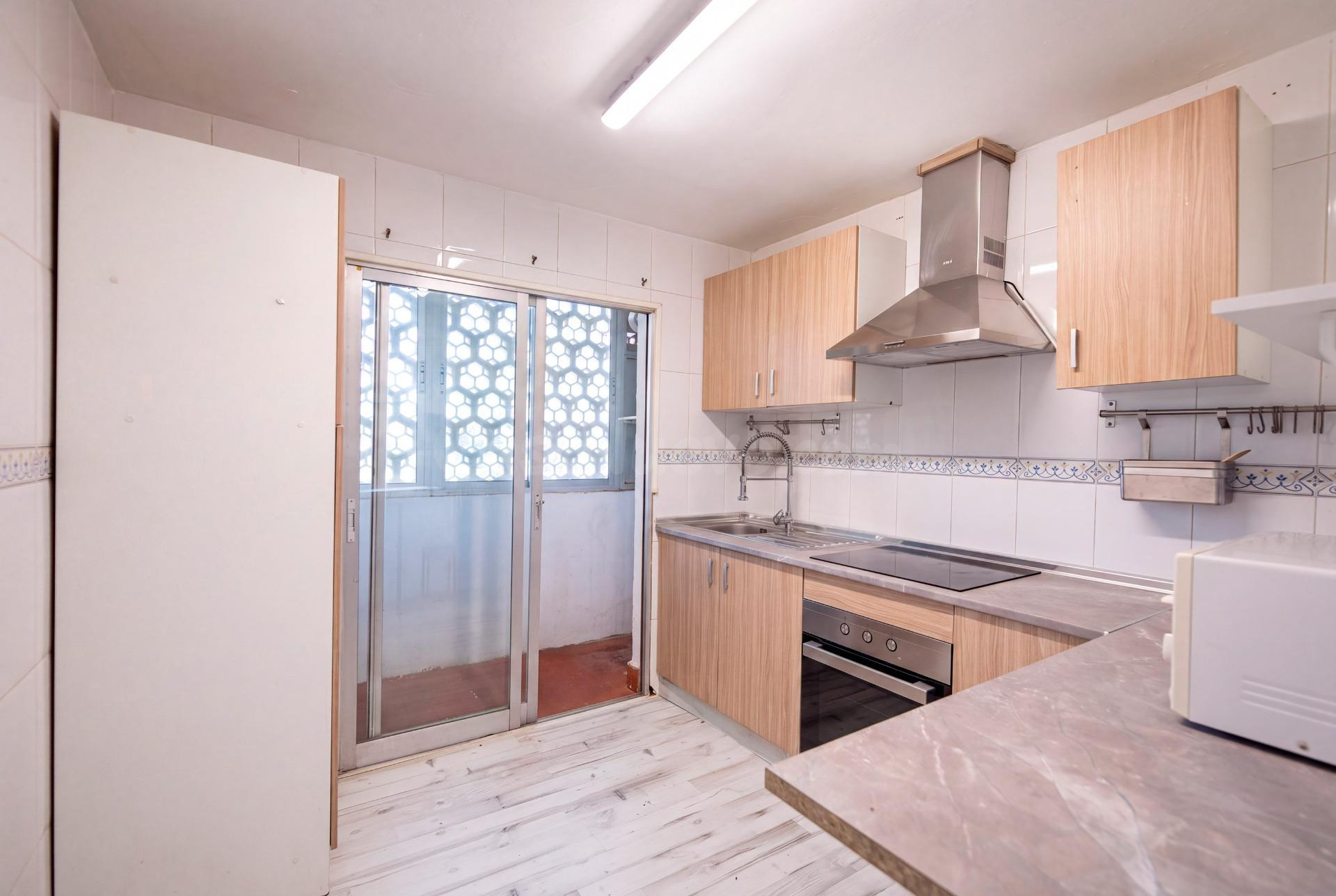 Piso de 3 dormitorios con terraza, garaje, trastero y piscin - foto 2