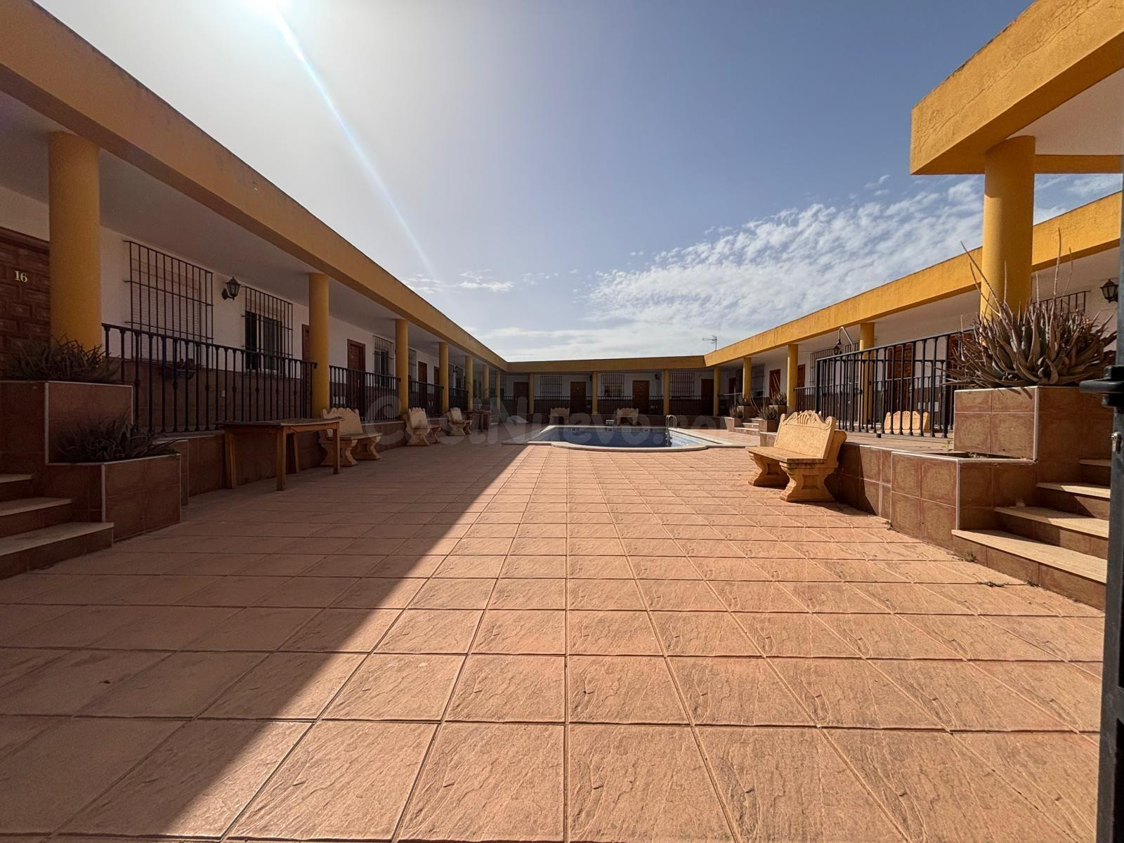 Complejo hostelero con 31 habitaciones, salón de fiestas, pi - foto 5