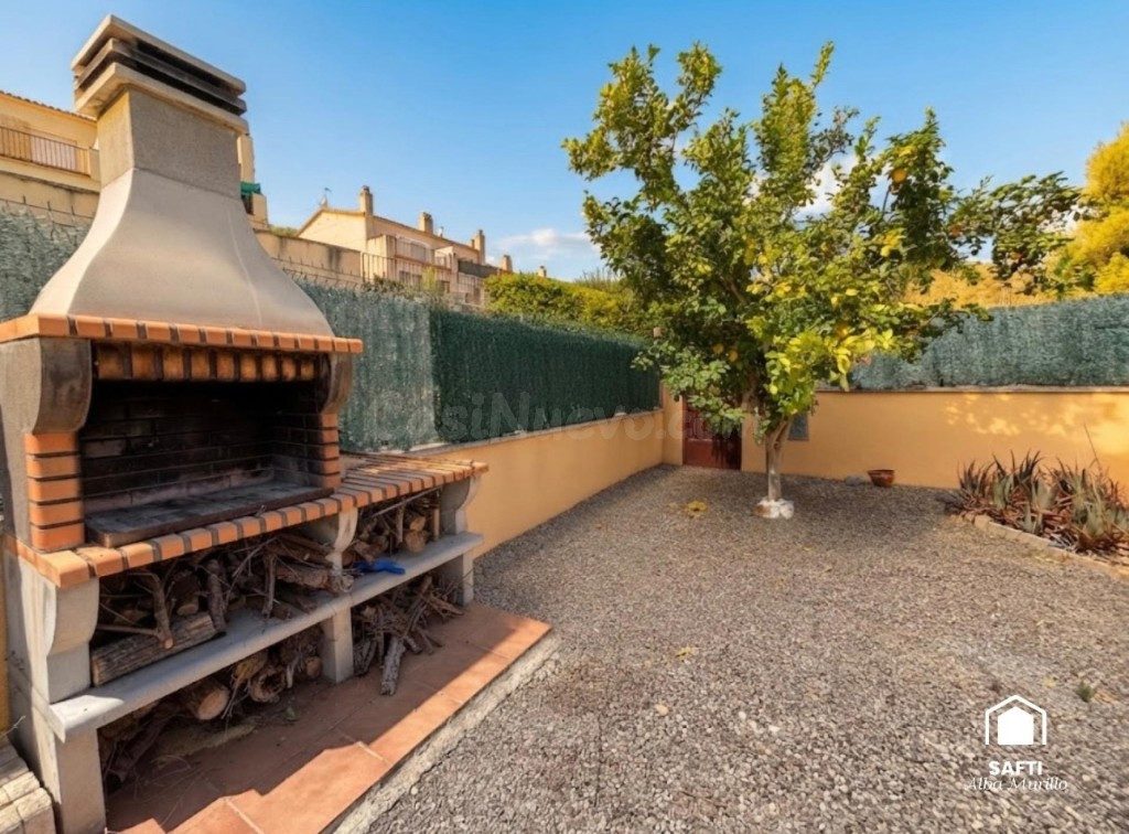 Preciosa casa adosada con jardín privado a 15 minutos de Sit - foto 5