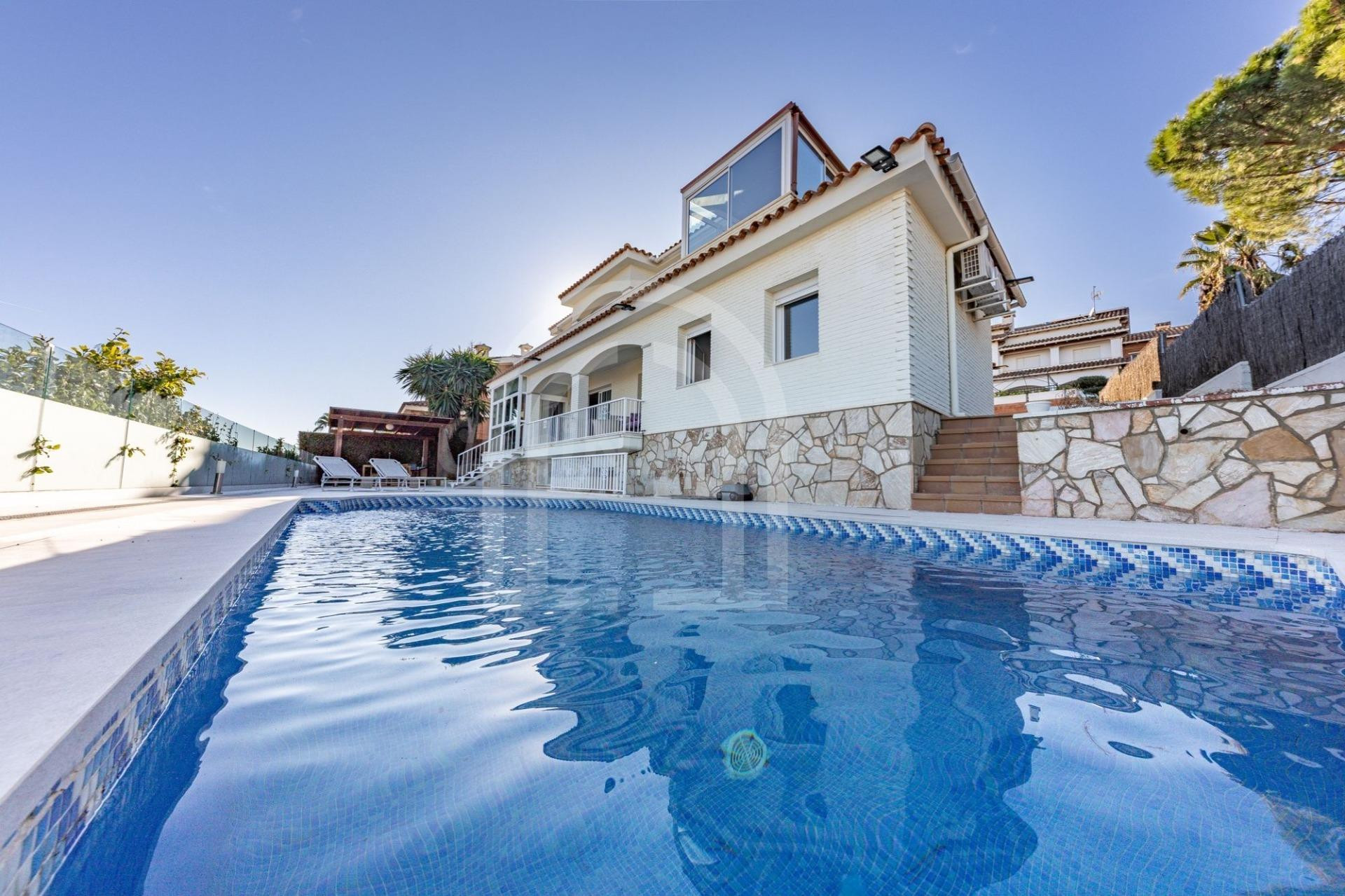 Casa con piscina y vistas al mar - foto 3