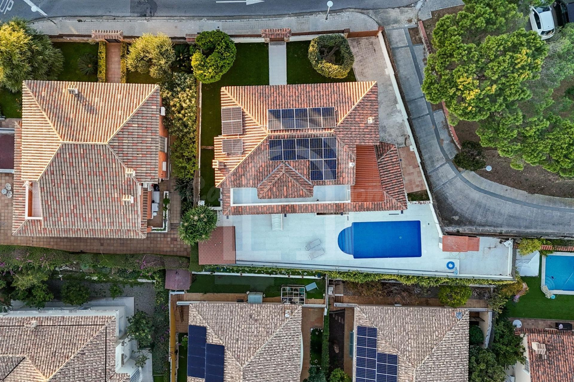 Casa con piscina y vistas al mar - foto 5