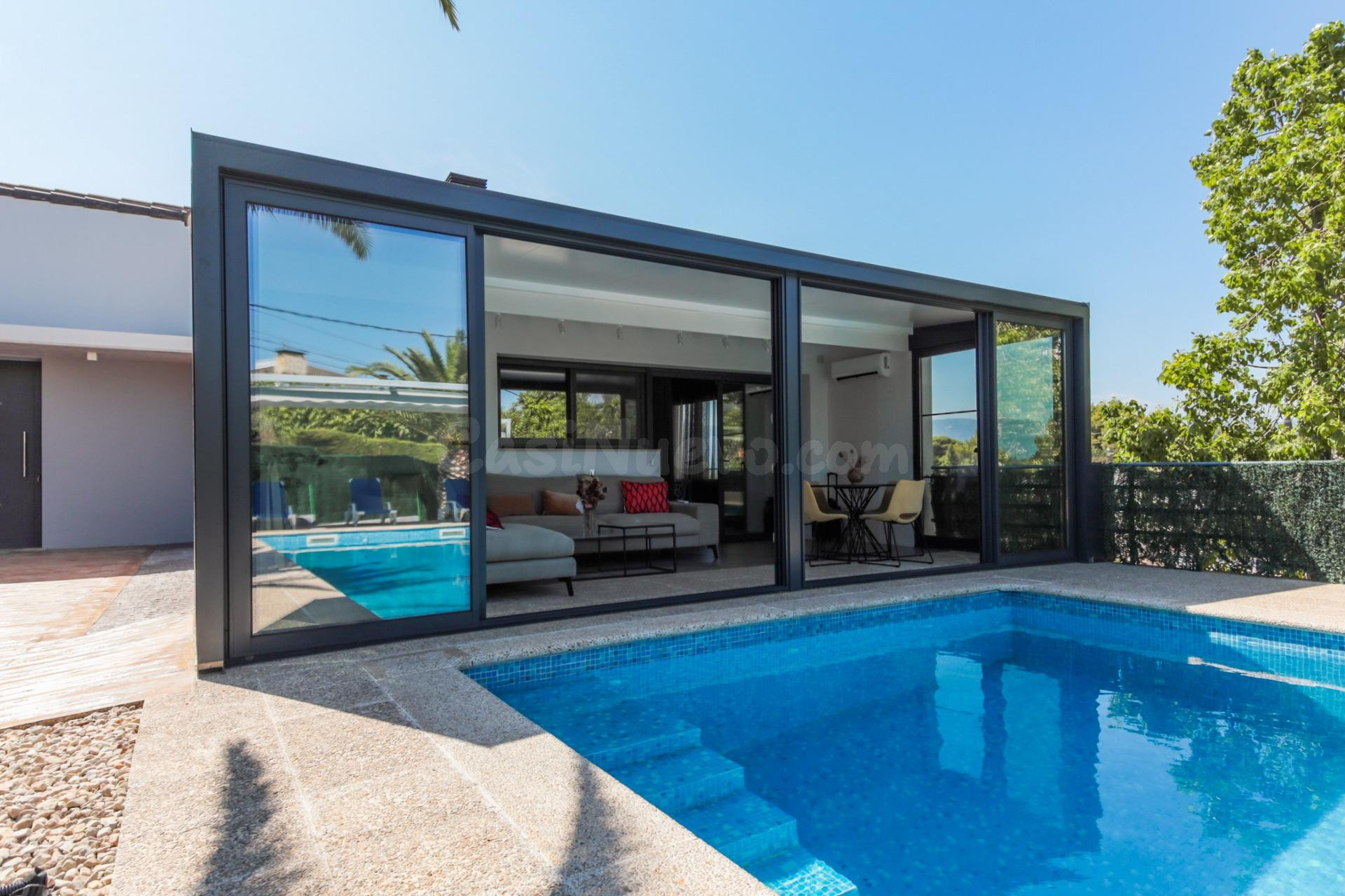 Chalet unifamiliar de obra nueva con doble parcela urbana en Tortosa