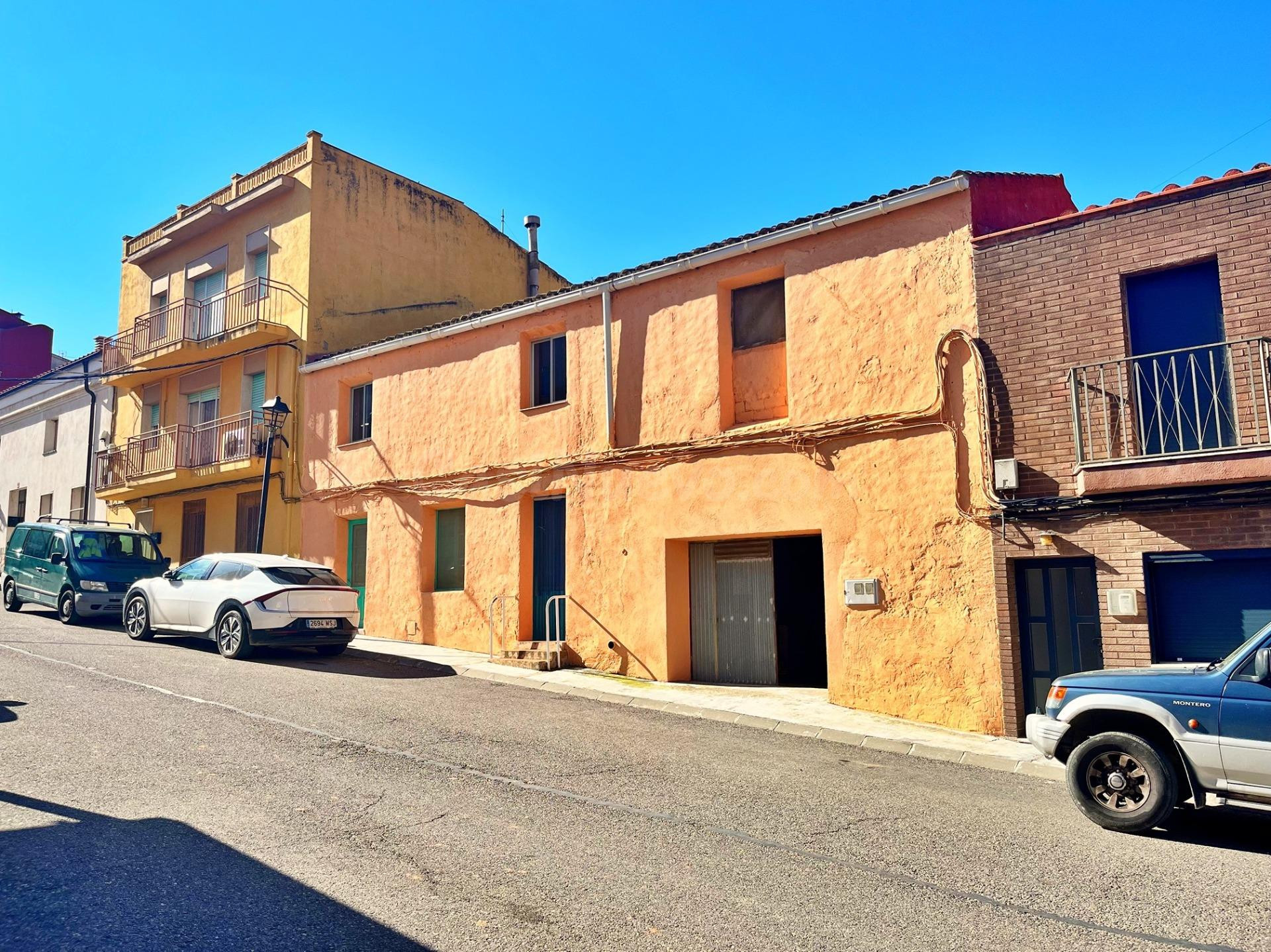 Casa de 350 m2 en el centro de Alfara de Carles (Los Puertos - foto 2