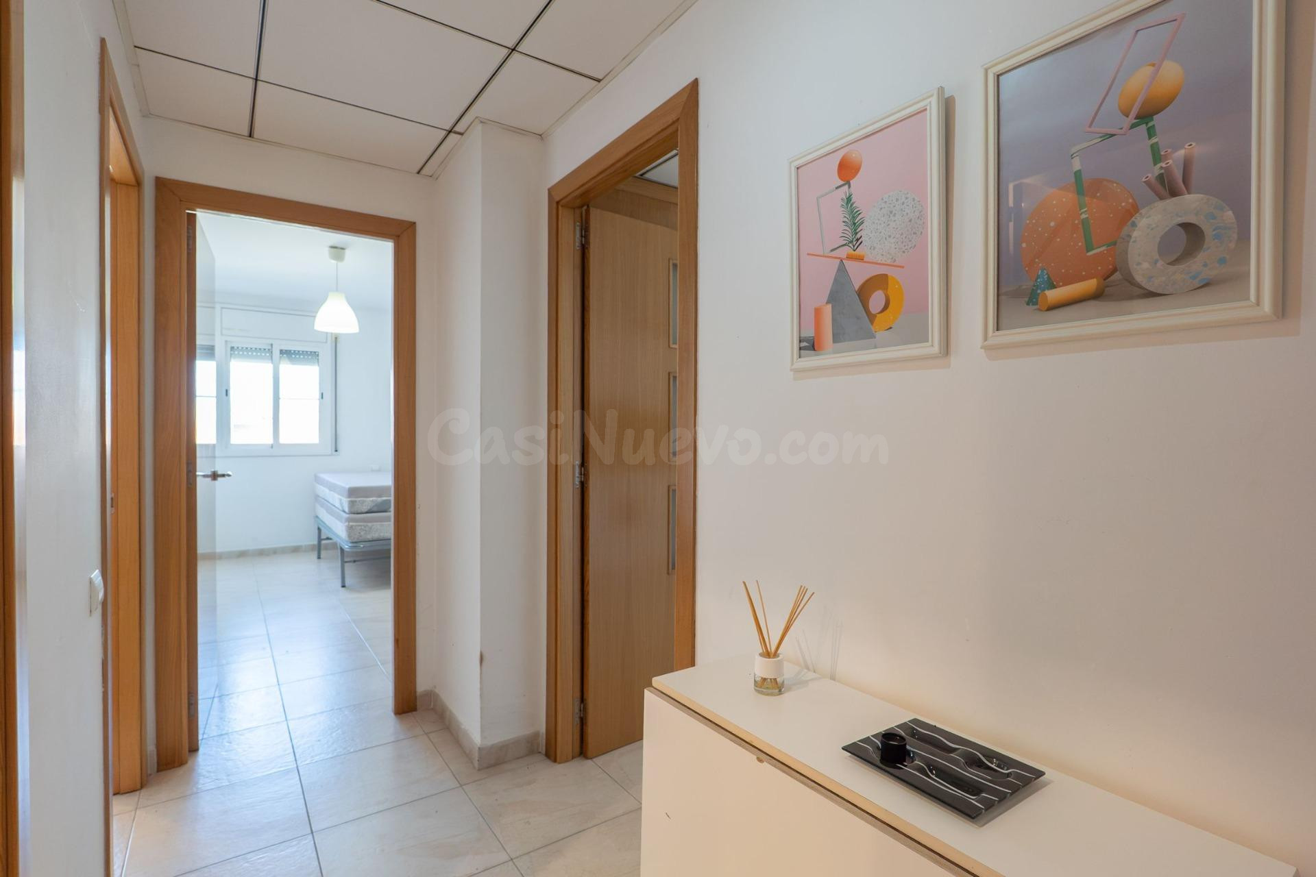 Piso de 2 habitaciones con balcón y plaza de aparcamiento en - foto 4