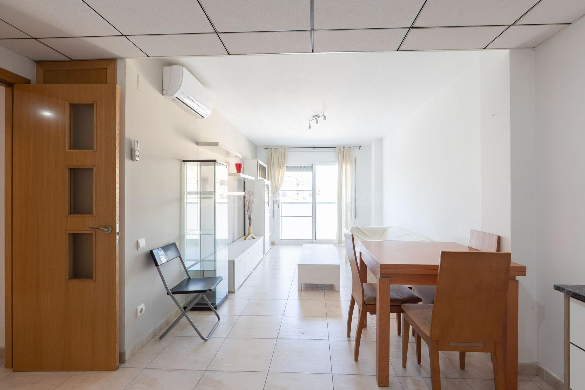 Piso de 2 habitaciones con balcón y plaza de aparcamiento en - foto 5
