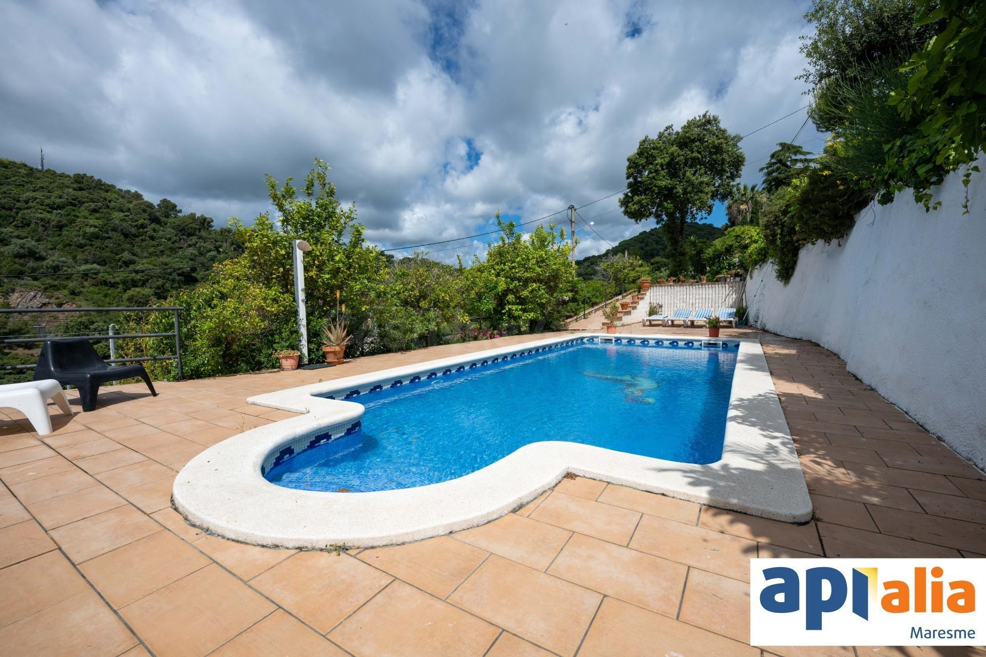Descubre este impresionante chalet situado en la tranquila zona de Can Gelat en Santa Susana