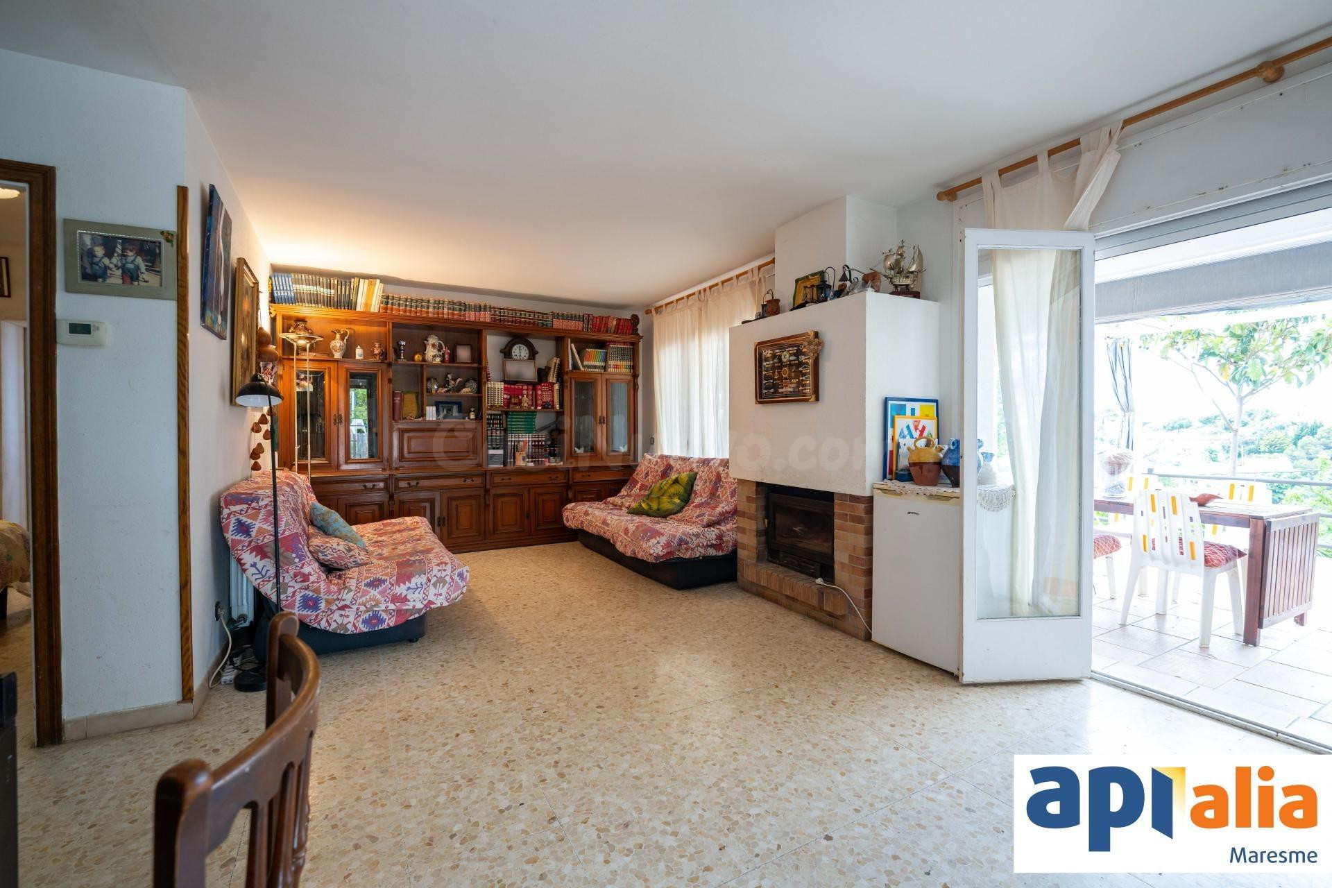 Descubre este impresionante chalet situado en la tranquila z - foto 2