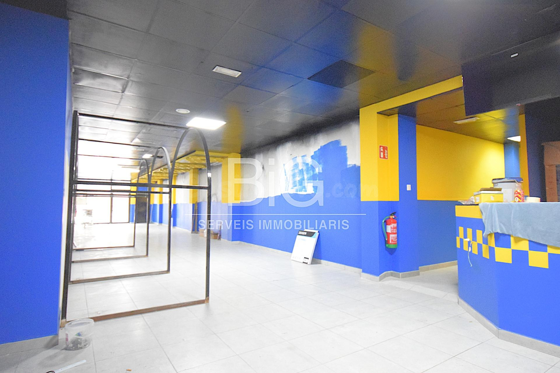 Local apto para restaurante con terraza