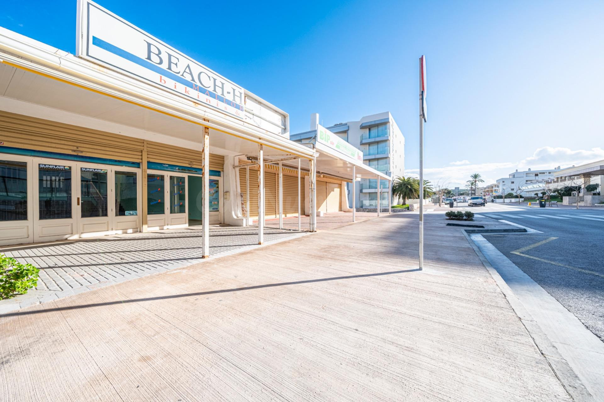 Locales en calle Cala Agulla