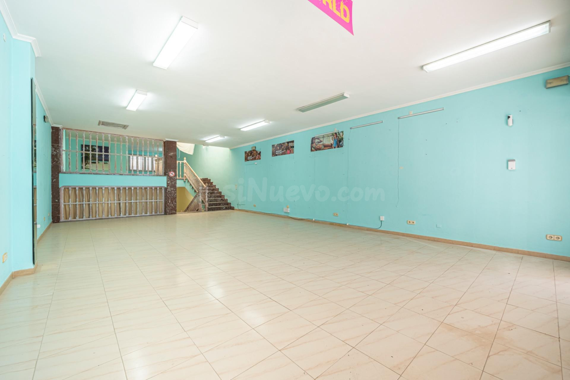 Locales en calle Cala Agulla - foto 4