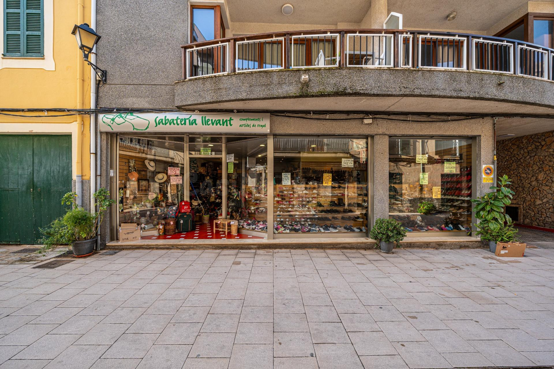 Tienda en traspaso en Son Servera