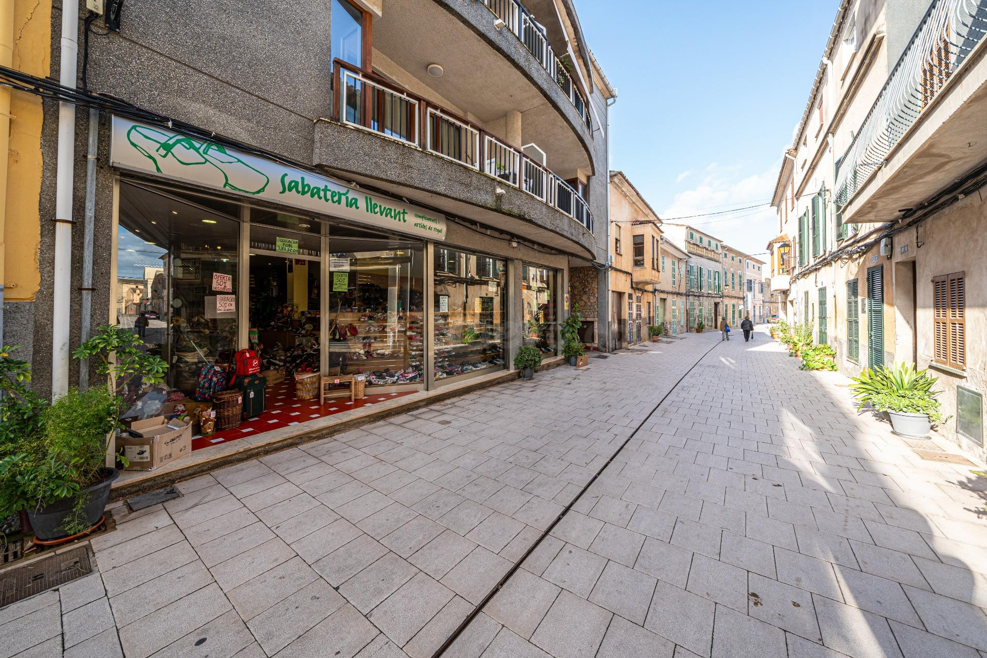 Tienda en traspaso en Son Servera - foto 2