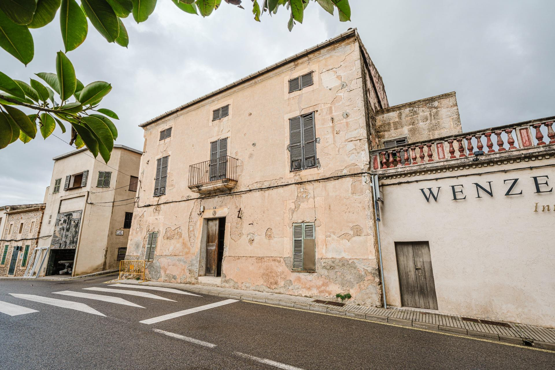 Casa para reformar en Sant Llorenç con dos entradas independ