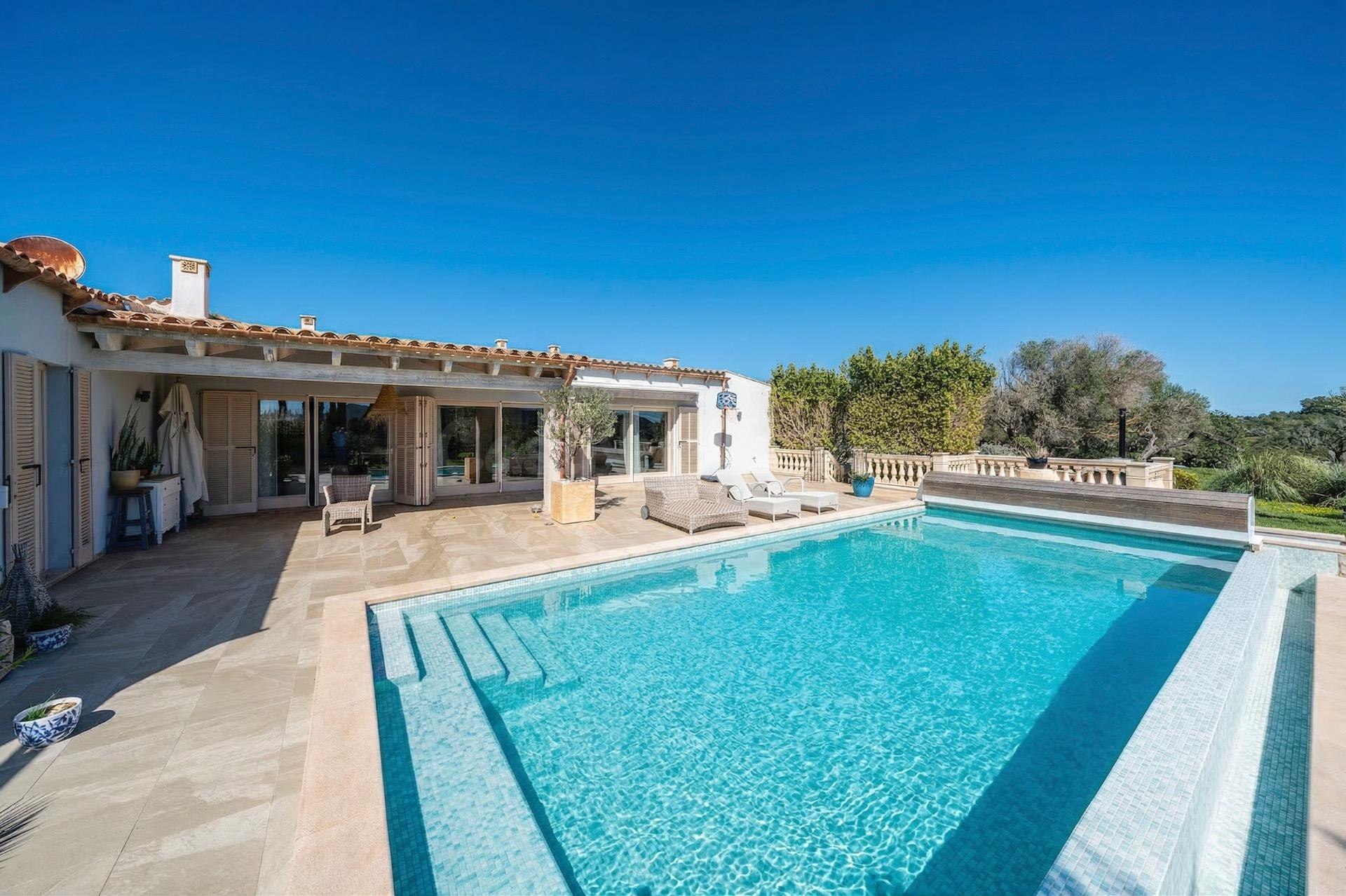 Exclusiva finca moderna con carácter mallorquín en entorno p - foto 3