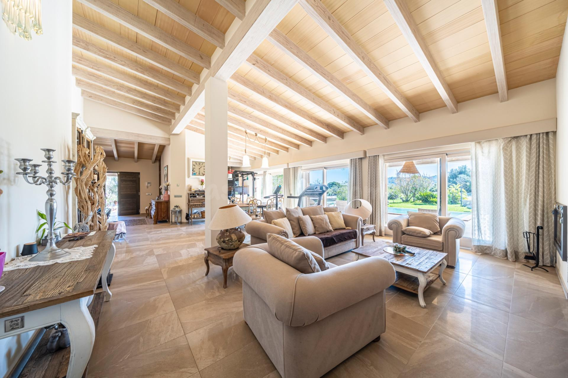 Exclusiva finca moderna con carácter mallorquín en entorno p - foto 5