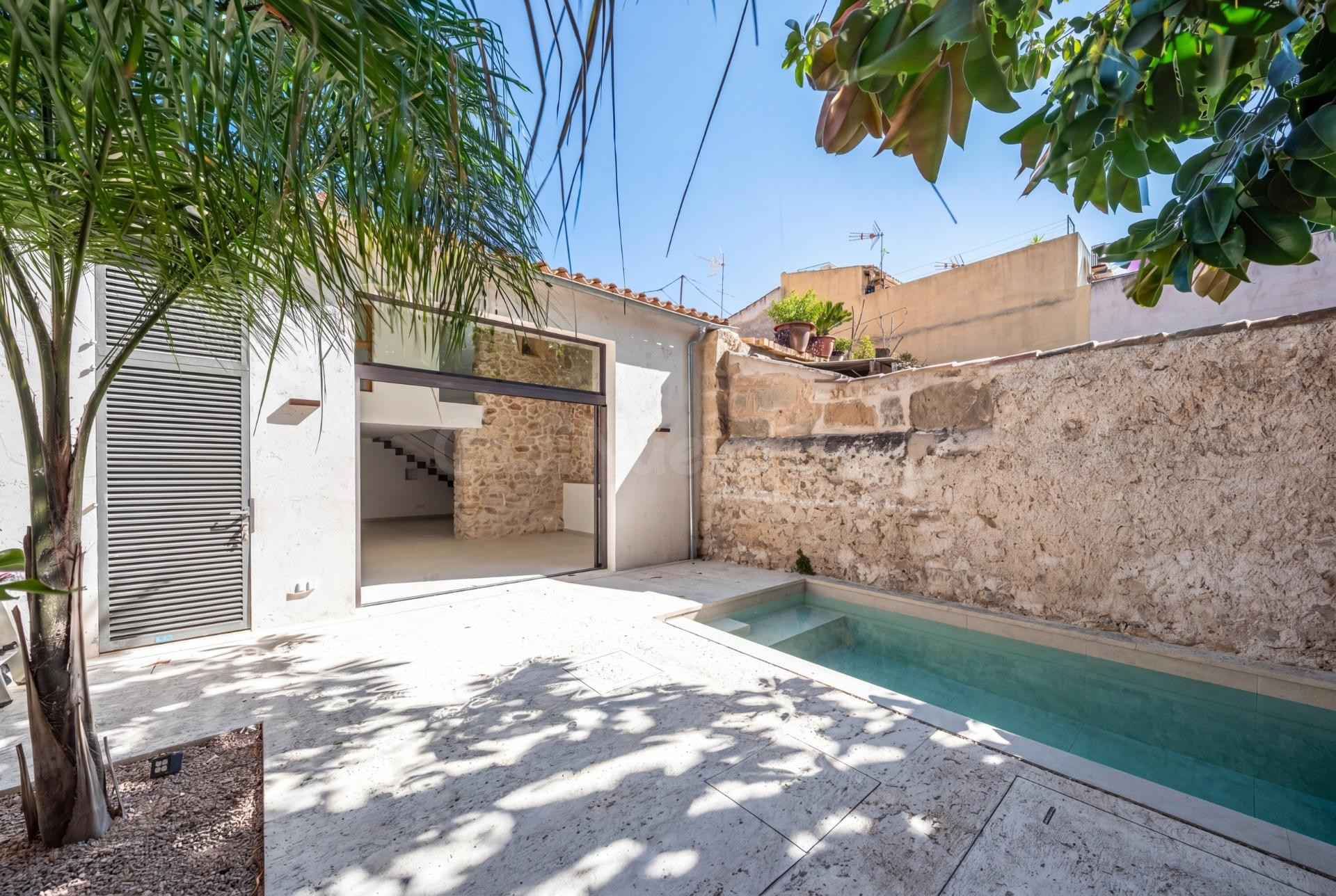 Adosado Reformado con Piscina en el Corazón de Petra - foto 2