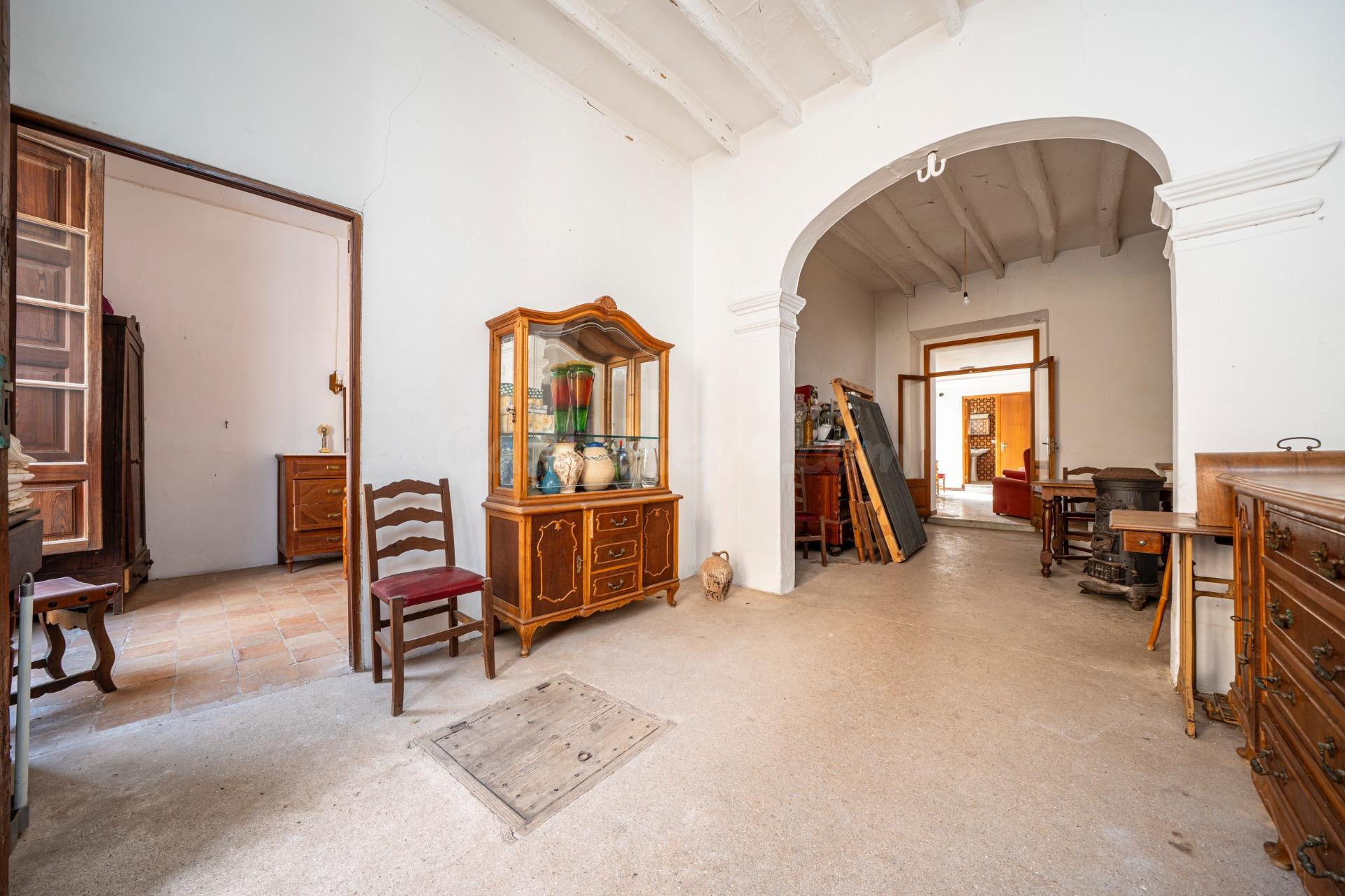 CASA A REFORMAR CON GRAN POTENCIAL EN EL CORAZON DE CAPDEPER - foto 2