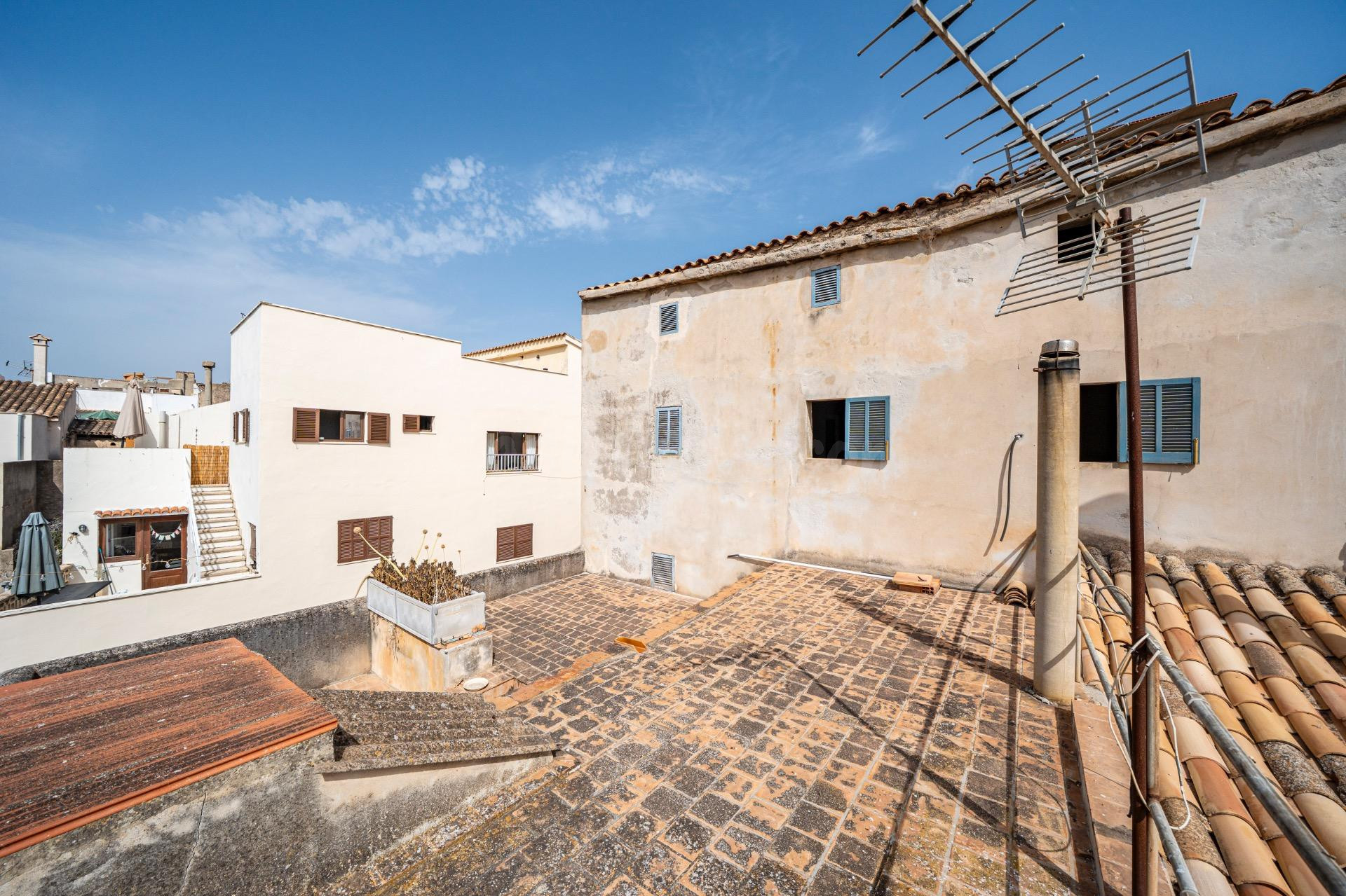 CASA A REFORMAR CON GRAN POTENCIAL EN EL CORAZON DE CAPDEPER - foto 4