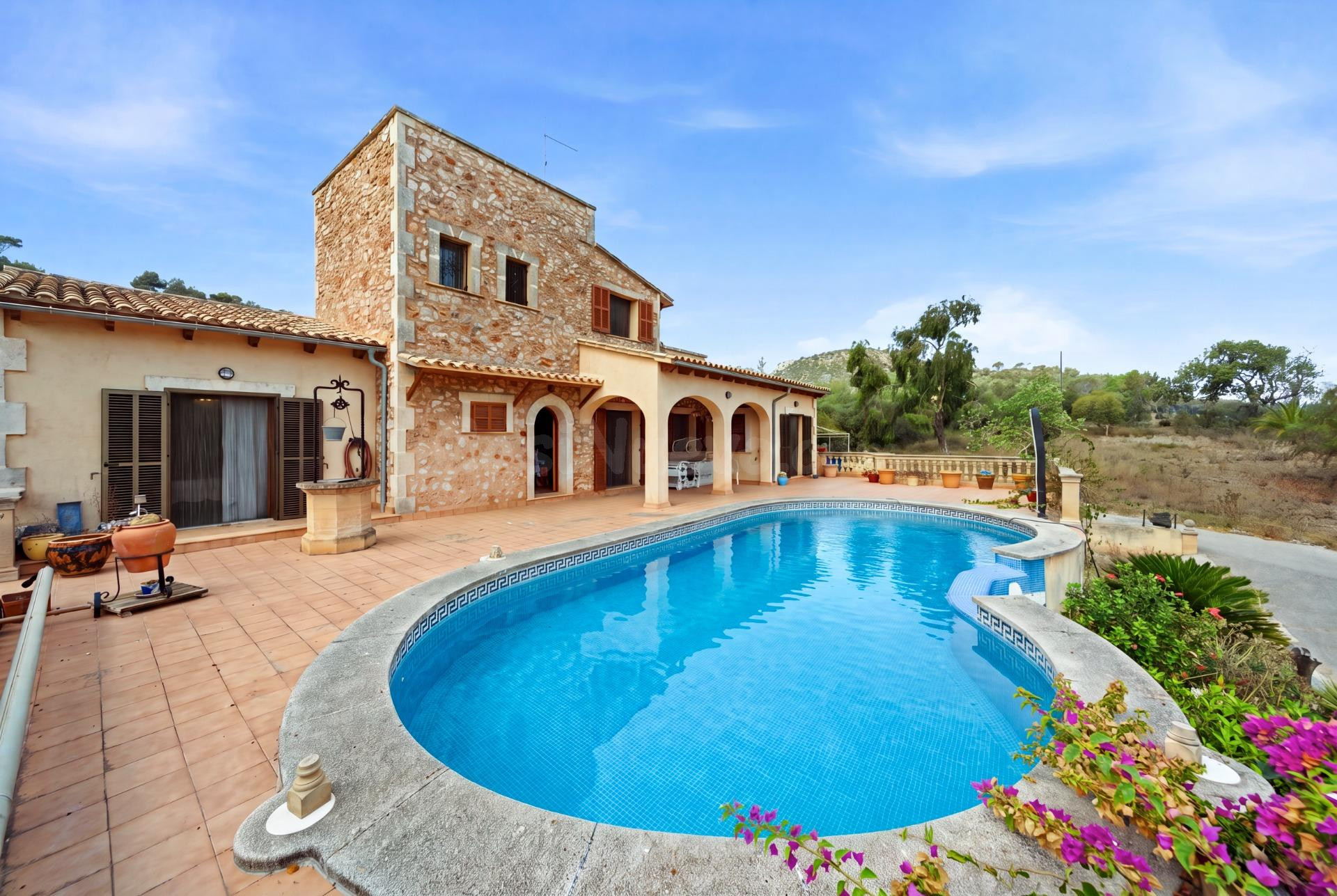 CHALET CON PISCINA