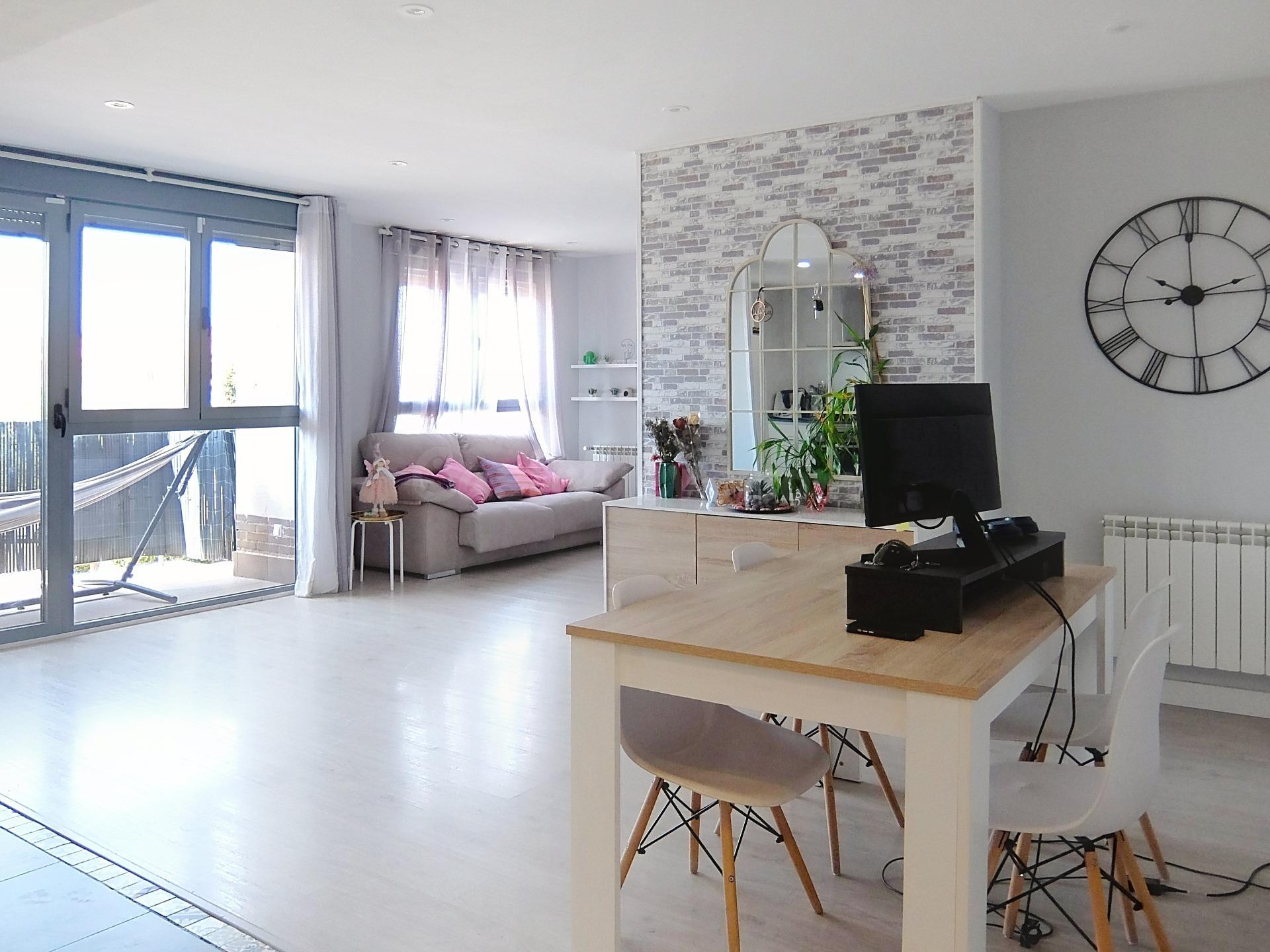 PISO DE TRES DORMITORIOS CON PISCINA, GARAJE Y TRASTERO A 35 - foto 2
