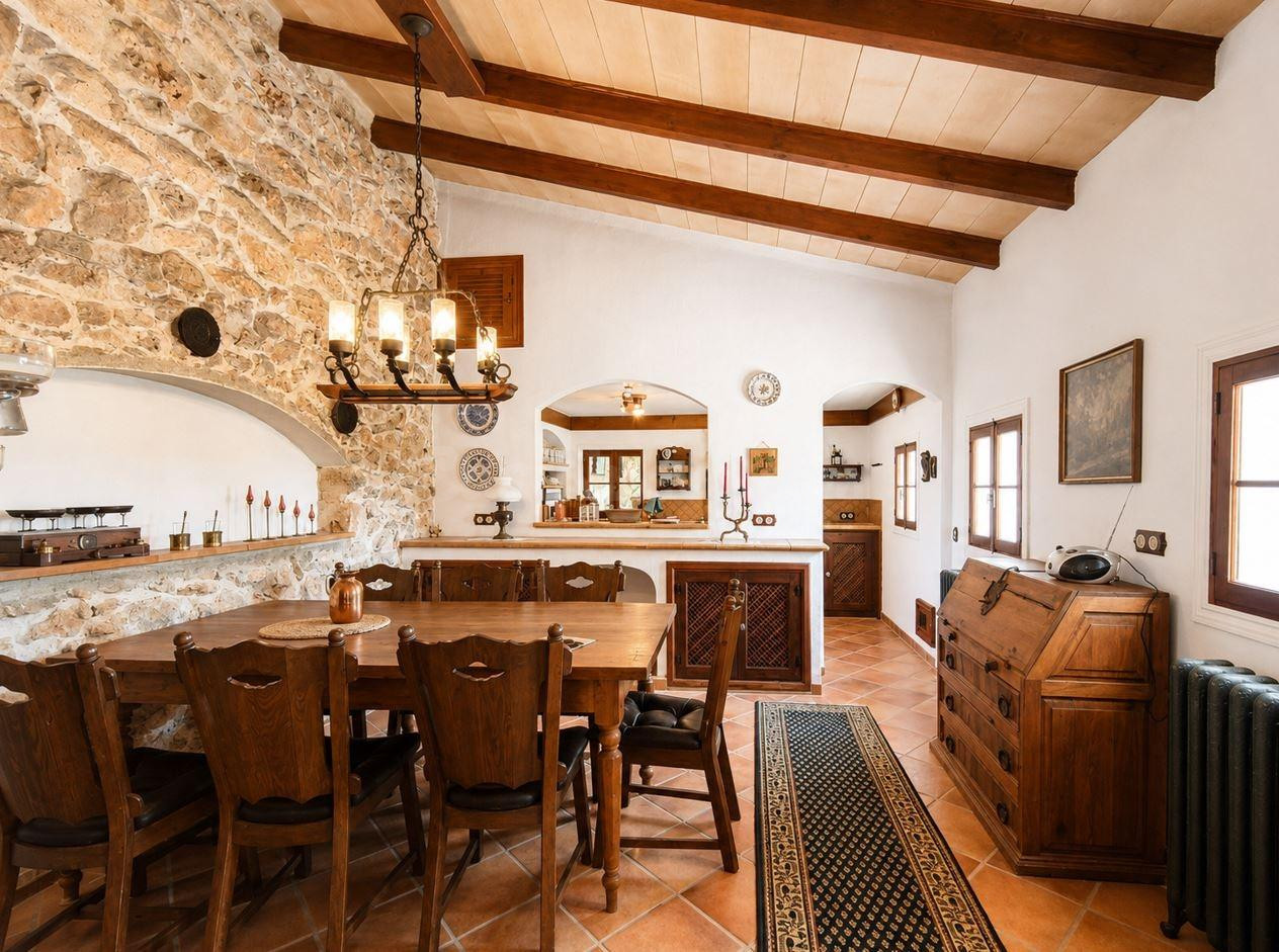 Finca rústica con pozo propio, anexos independientes y vistas a la Serra de Tramuntana en Costitx