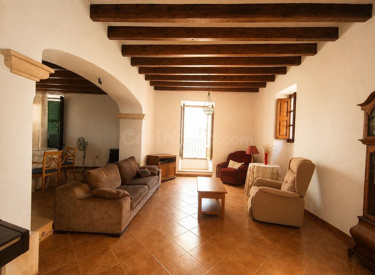 Preciosa casa de pueblo con terraza en el corazón de Costitx