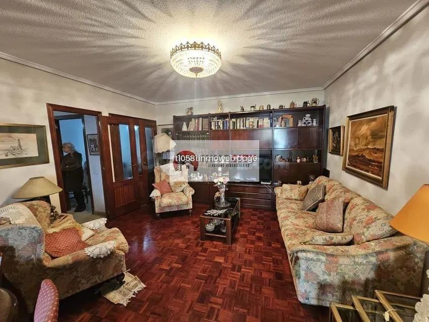 En el corazón de Ruzafa, este piso señorial de techos altos - foto 4