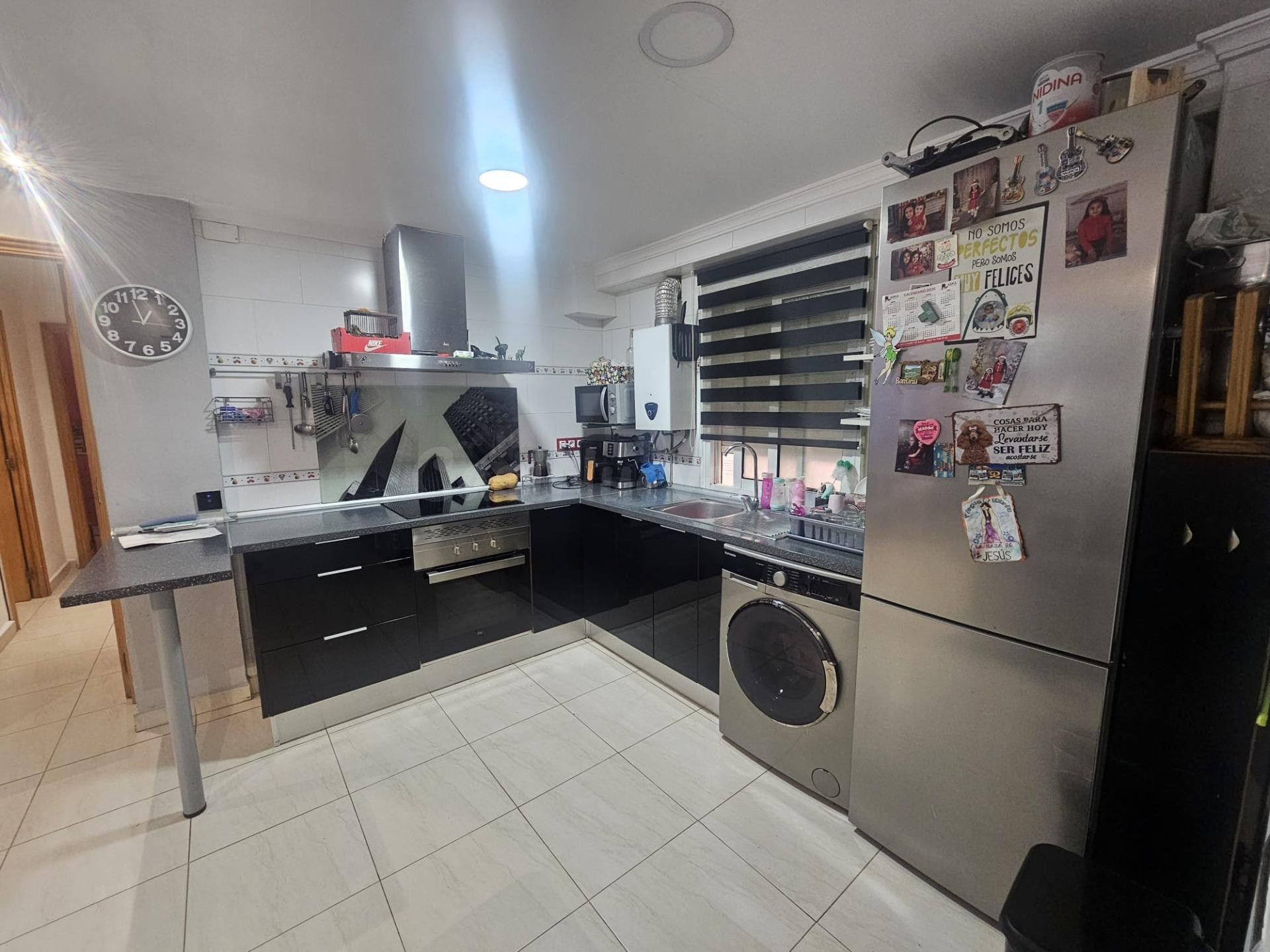 Se vende magnífica vivienda situada en segunda planta con as - foto 2