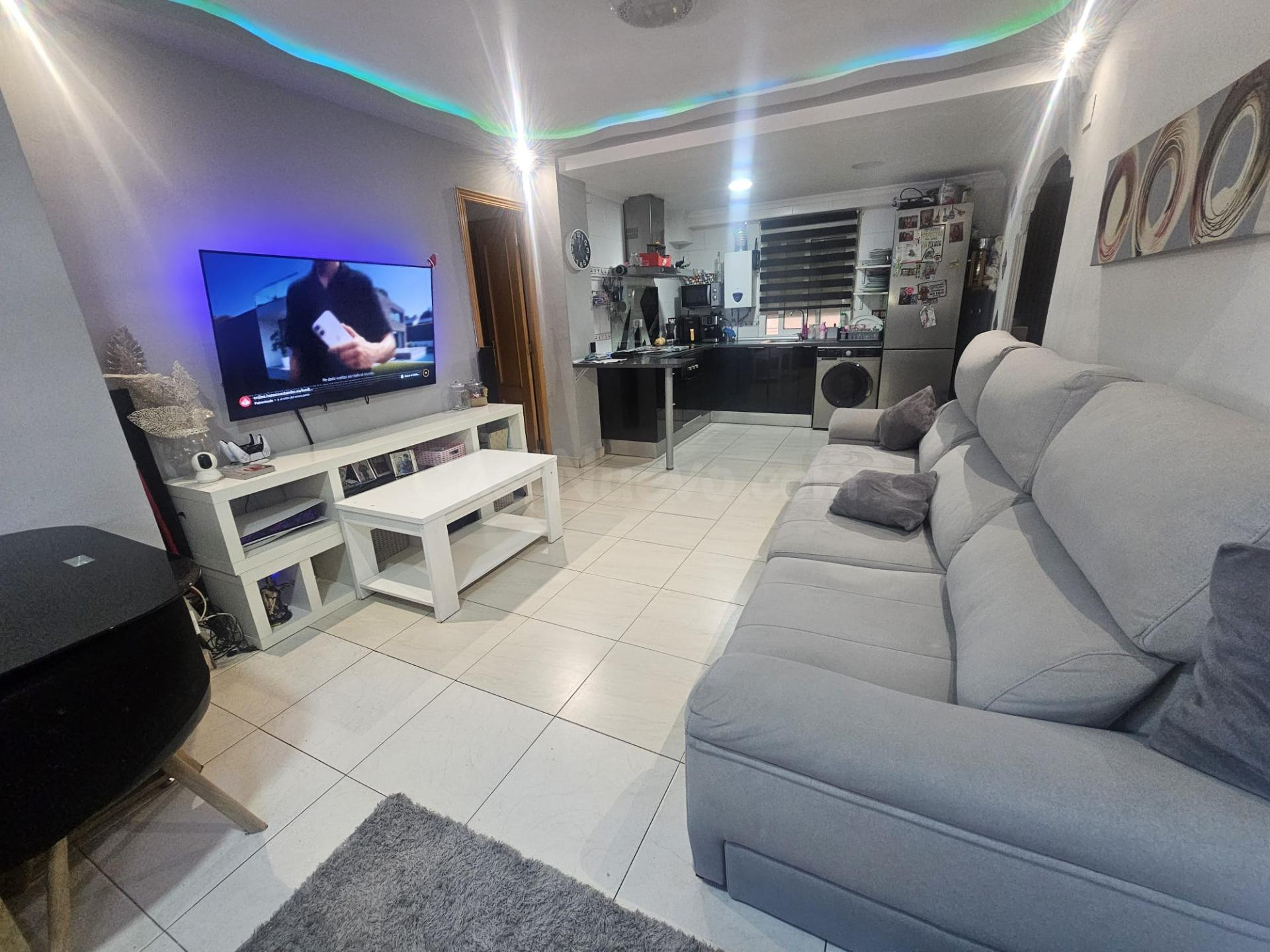 Se vende magnífica vivienda situada en segunda planta con as - foto 3