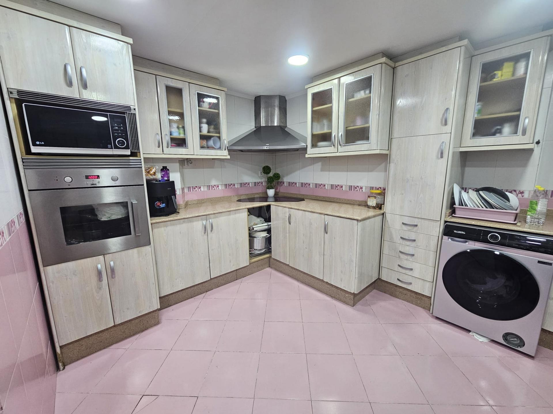 Piso amplio y moderno con terraza interior y balcón en Malil - foto 2