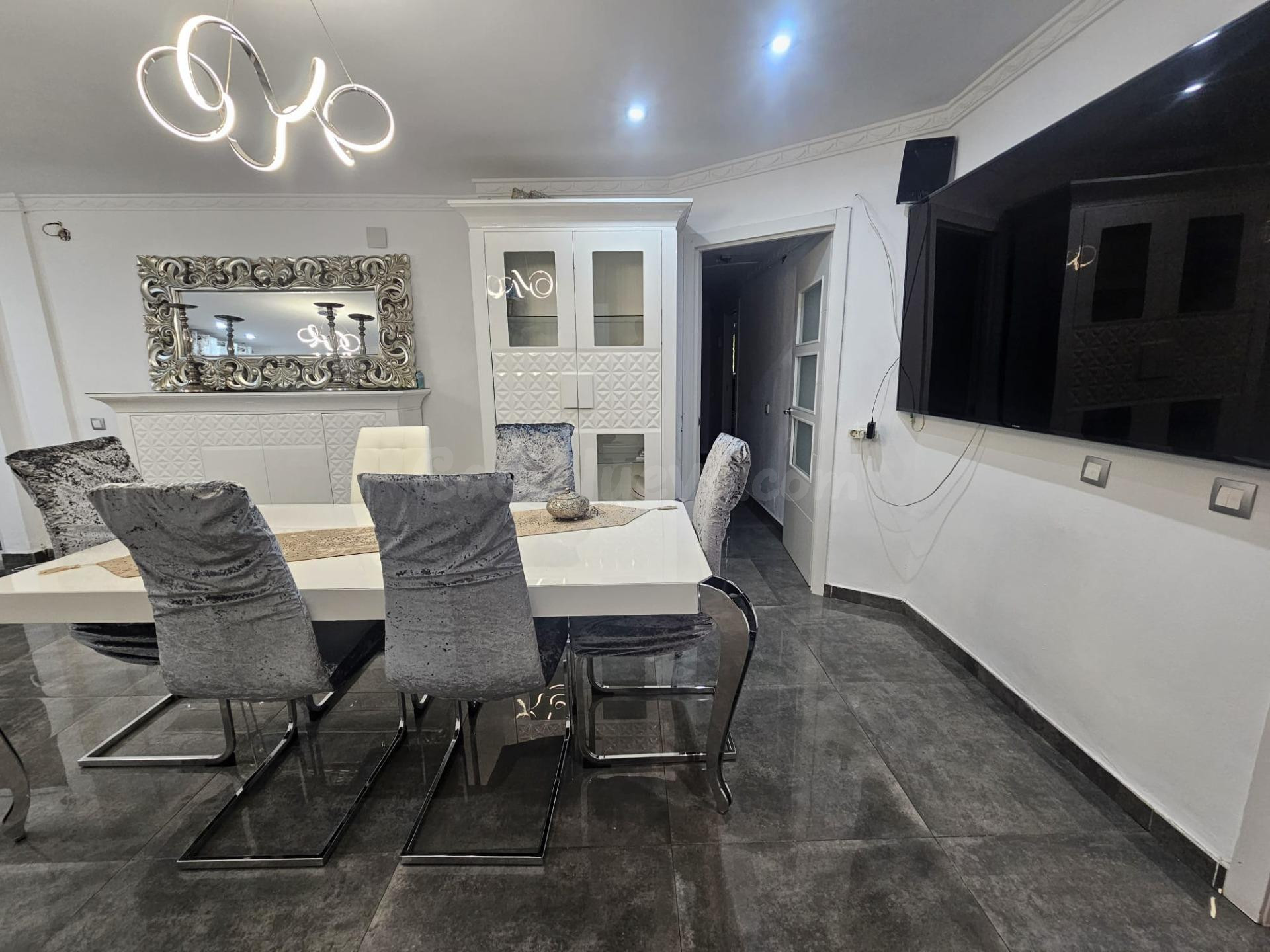 Piso amplio y moderno con terraza interior y balcón en Malil - foto 5