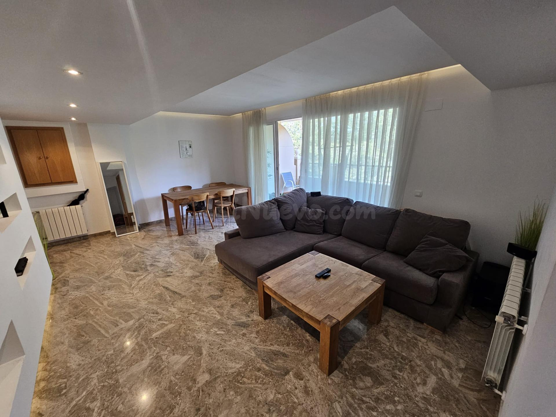 Ático dúplex en residencial exclusivo con piscina y vistas a