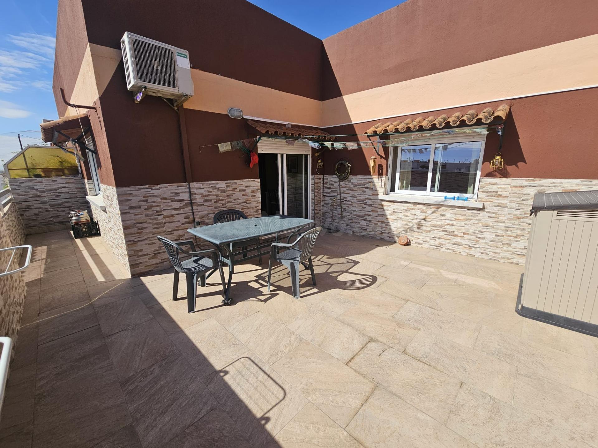 Ático de 142 m2 con terraza , ubicado en un conjunto residencial exclusivo.