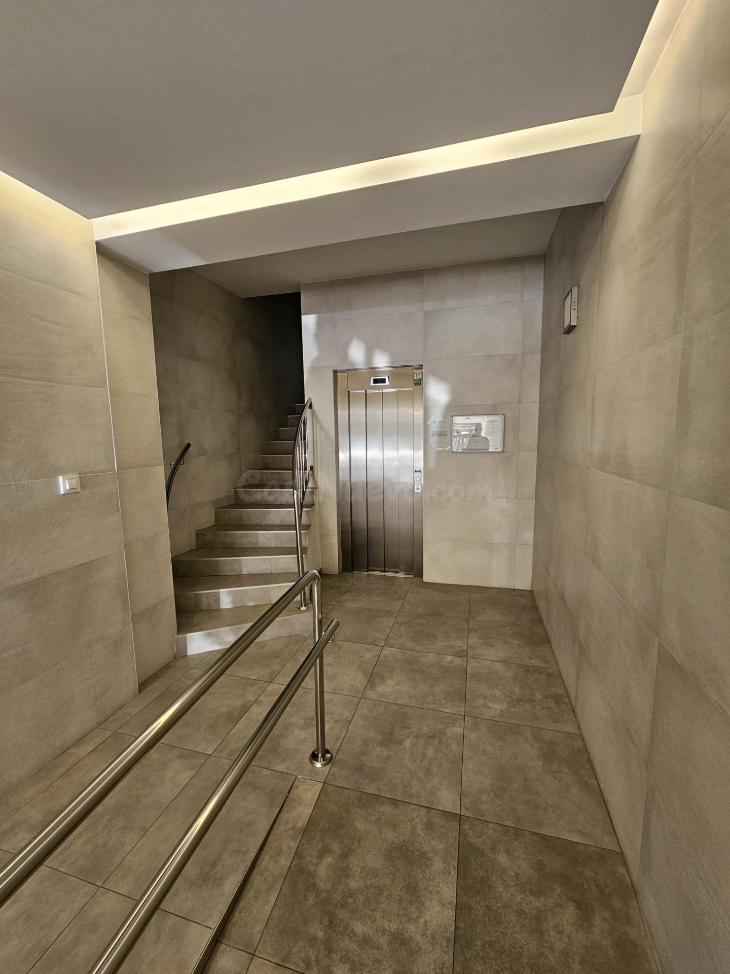 OPORTUNIDAD !!PISO AMPLIO CALLE BERNIA - foto 2