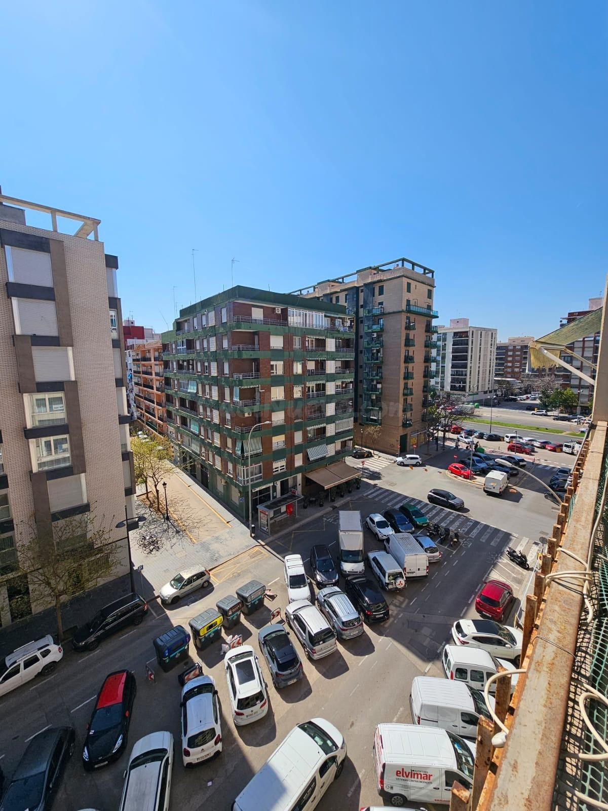 OPORTUNIDAD !!PISO AMPLIO CALLE BERNIA - foto 3