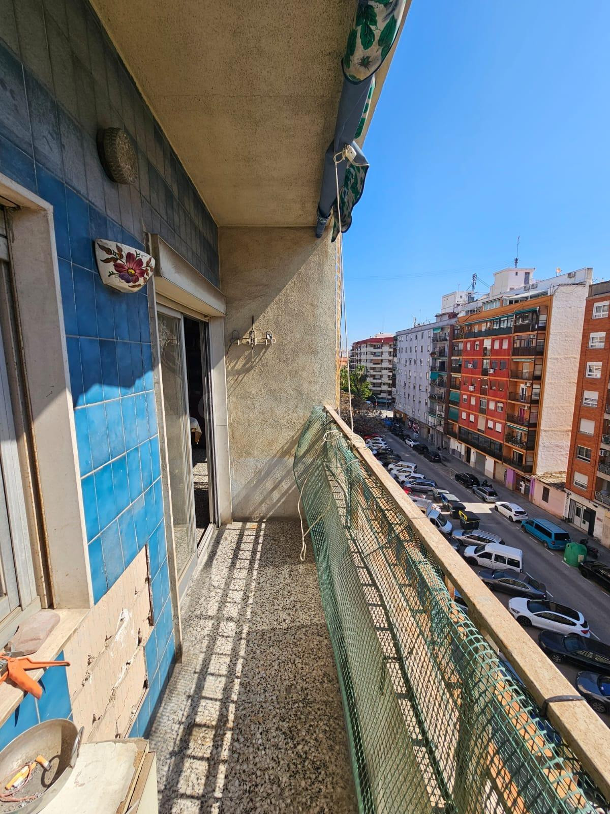 OPORTUNIDAD !!PISO AMPLIO CALLE BERNIA - foto 4