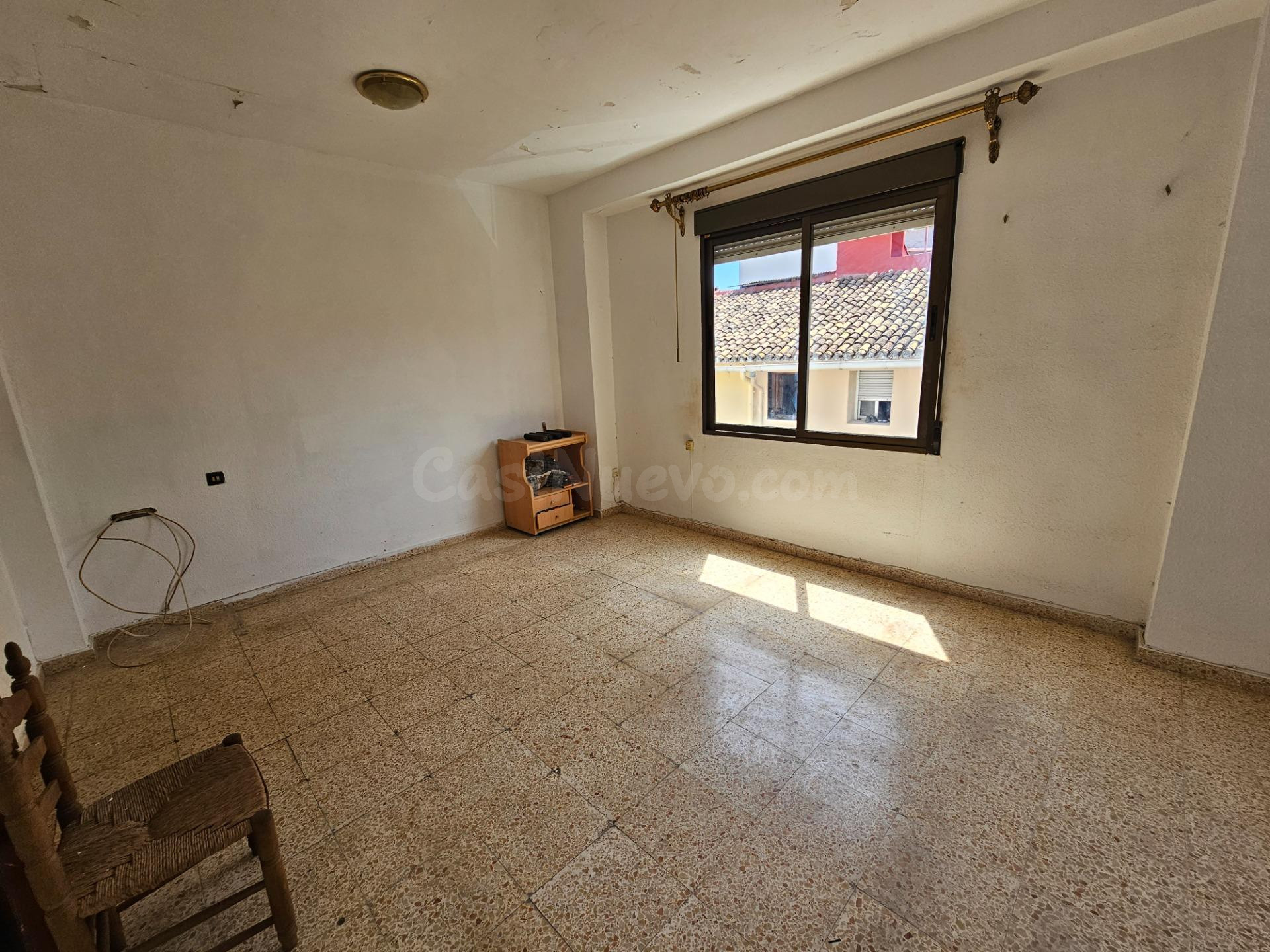 CASA INDEPENDIENTE CON GRAN POTENCIAL EN TAVERNES DE LA VALLDIGNA