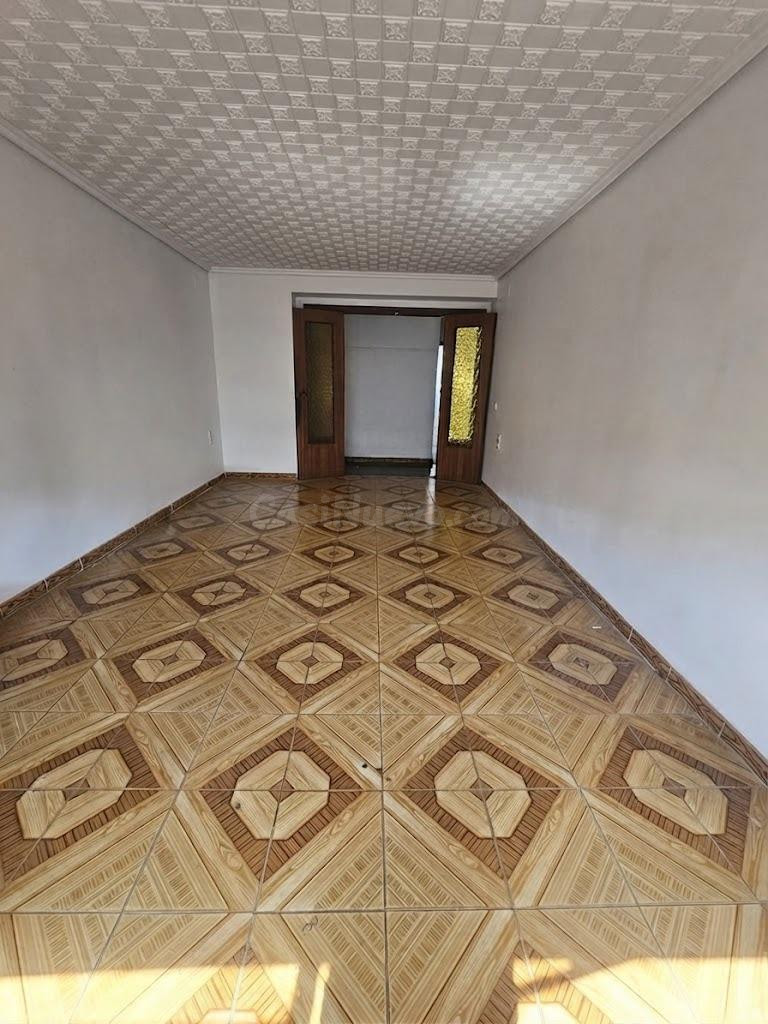Piso con gran potencial en Torrefiel (Valencia) 120 M2 Te presentamos esta magnífica vivienda situada en el corazón del barrio de Torrefiel, junto al Bulevar Norte de Valencia, e